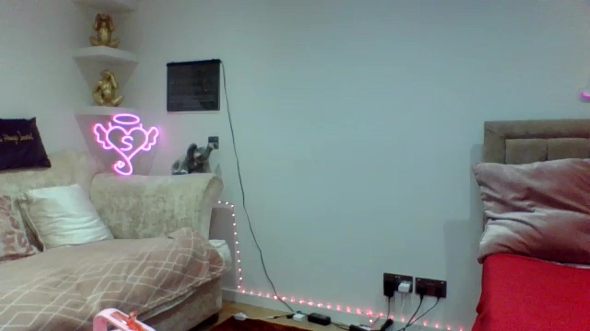 Gallery image thumbnail from innocentSamx's myfreecams stream on, 10/19/2024, 19:13 image 13 of 20