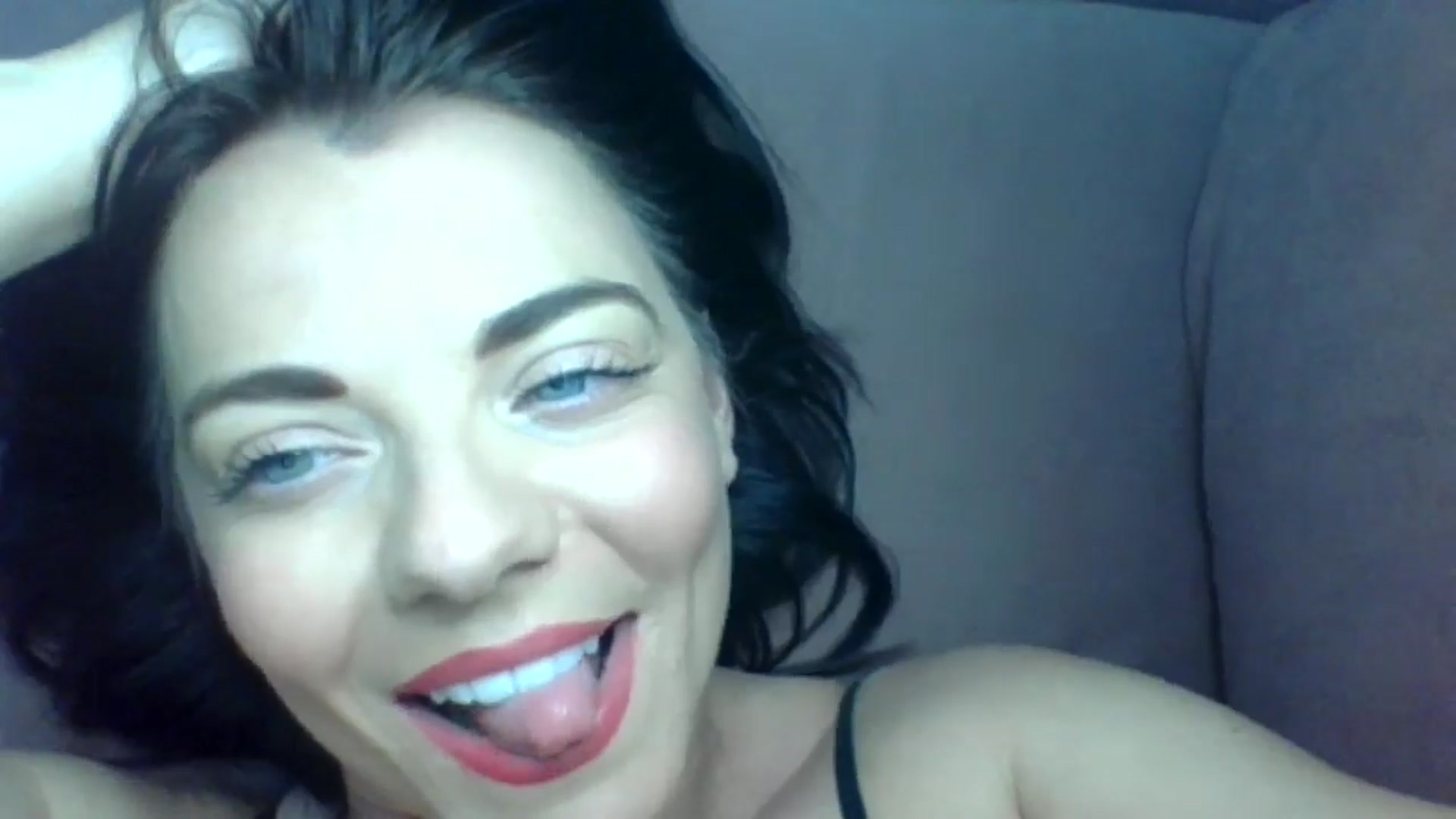 Gallery image thumbnail from innocentSamx's myfreecams stream on, 10/31/2024, 14:31 image 2 of 20