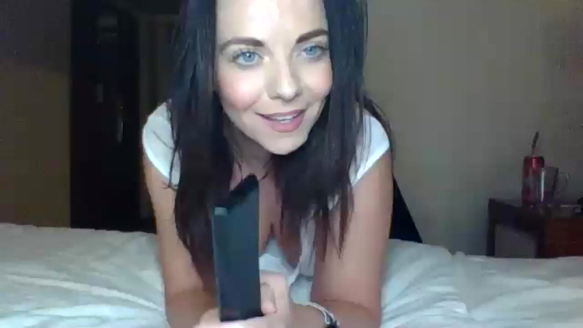 Gallery image thumbnail from innocentSamx's myfreecams stream on, 11/03/2024, 18:41 image 15 of 20