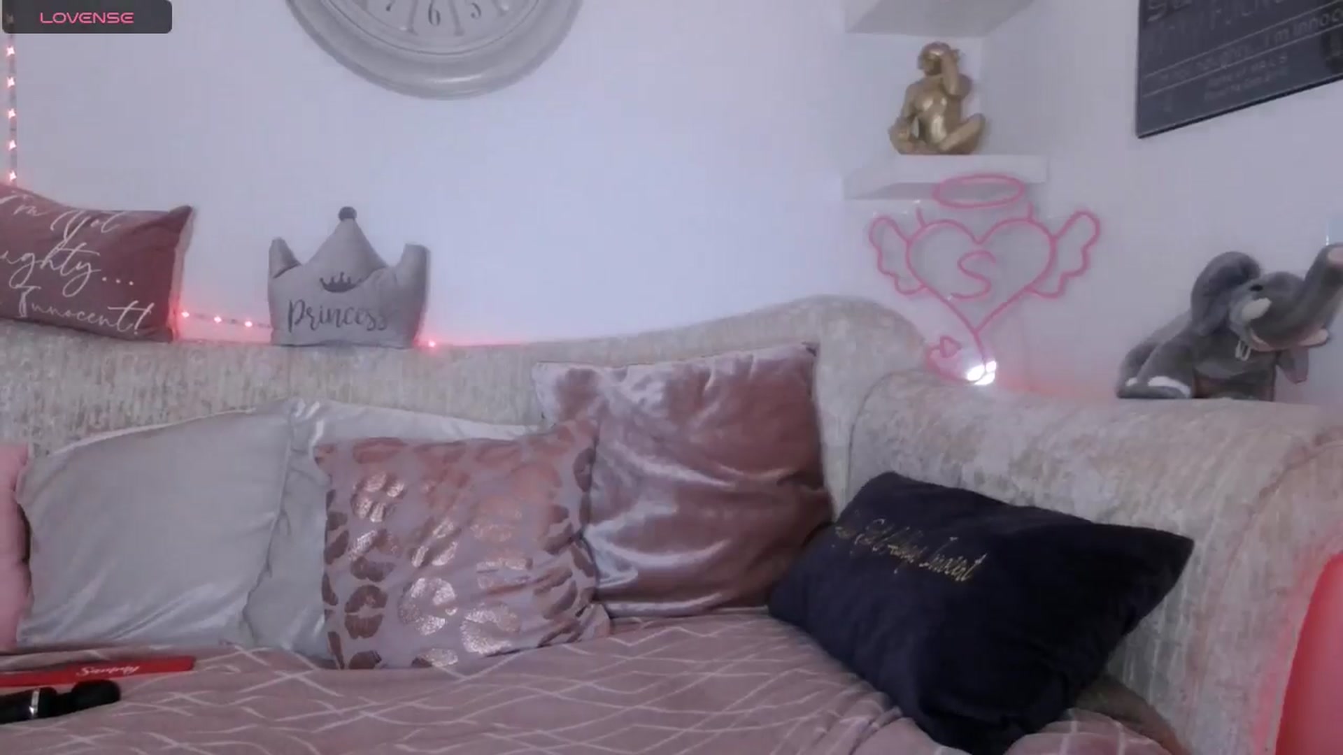 Gallery image thumbnail from innocentSamx's myfreecams stream on, 11/10/2024, 15:10 image 14 of 20