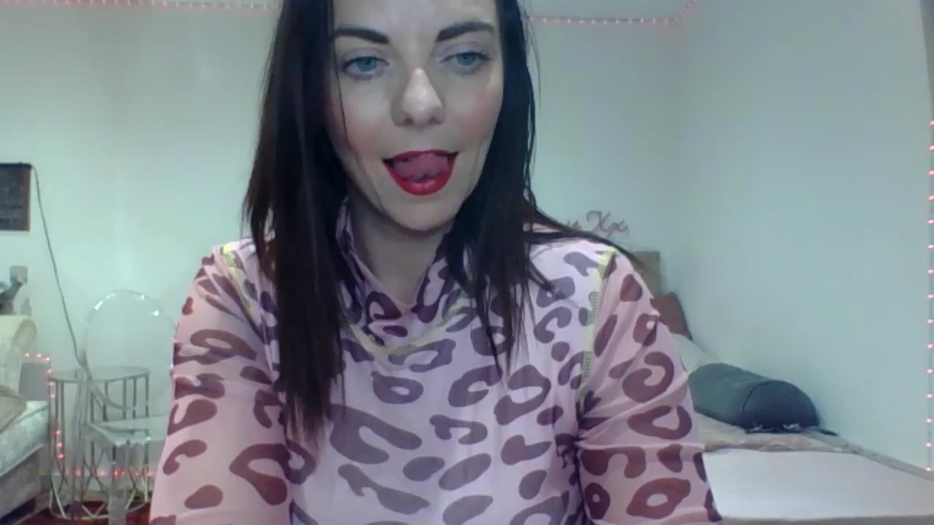 Gallery image thumbnail from innocentSamx's myfreecams stream on, 11/15/2024, 21:37 image 7 of 20