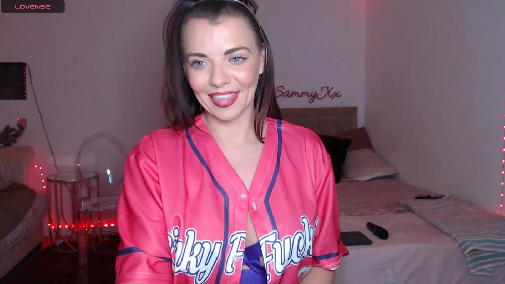 Gallery image thumbnail from innocentSamx's myfreecams stream on, 11/16/2024, 13:36 image 6 of 20