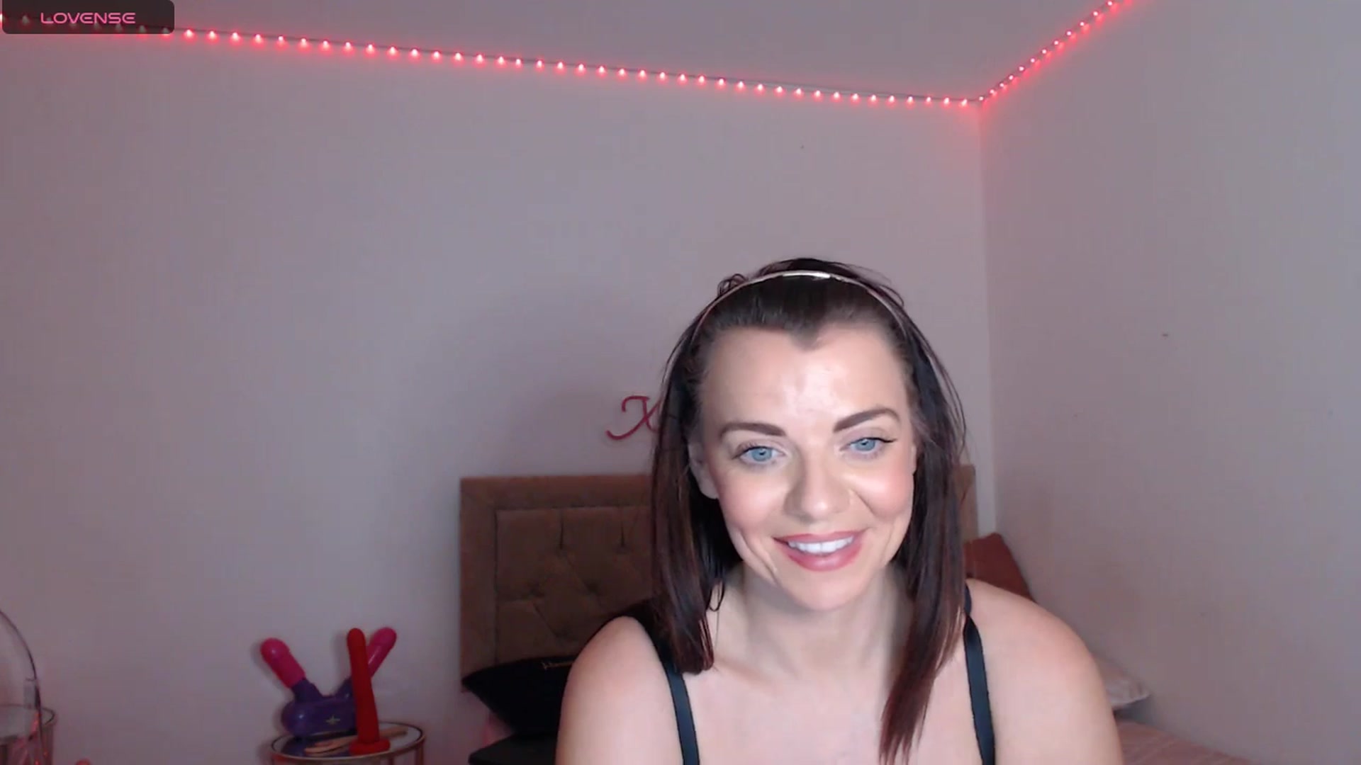 Gallery image thumbnail from innocentSamx's myfreecams stream on, 11/16/2024, 16:00 image 15 of 20