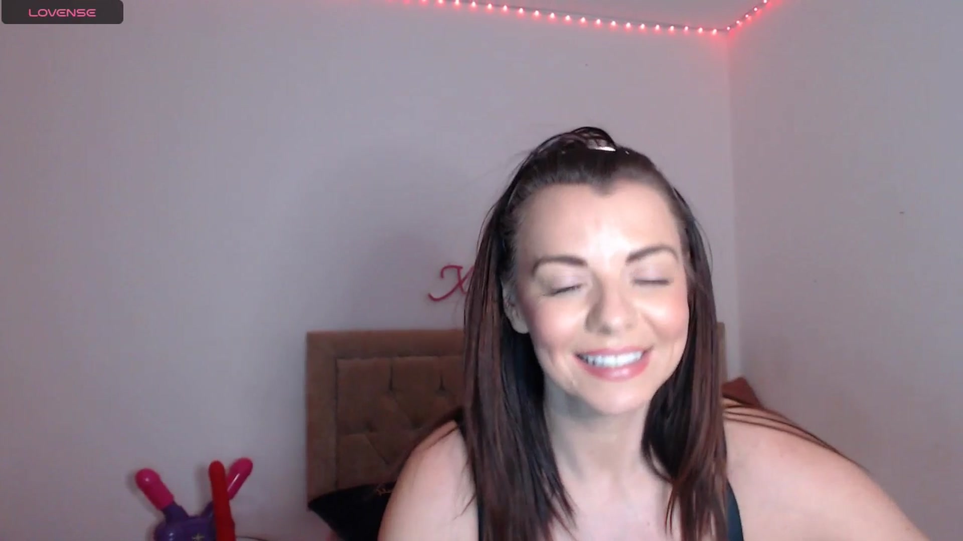 Gallery image thumbnail from innocentSamx's myfreecams stream on, 11/16/2024, 16:00 image 19 of 20