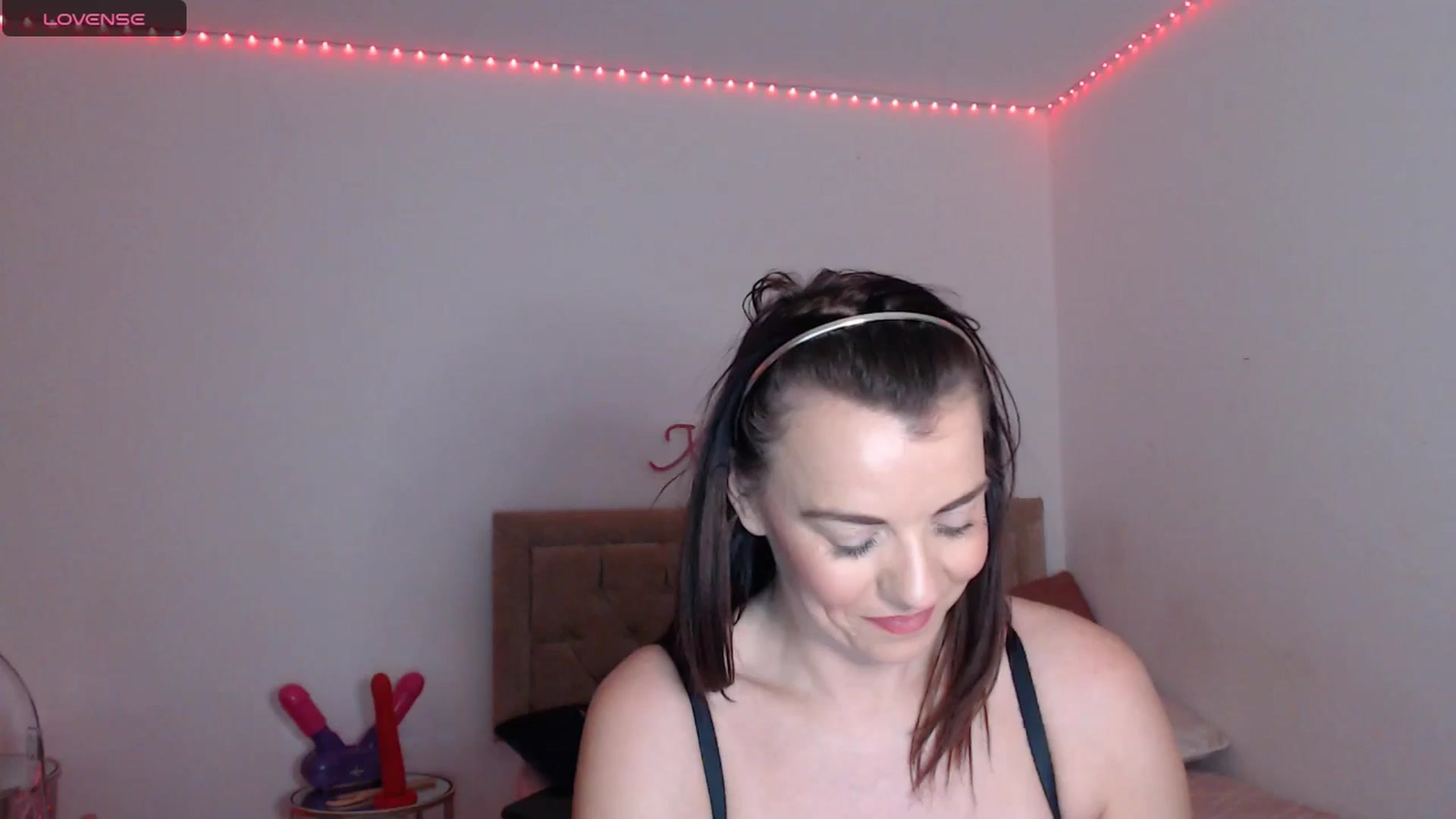 Gallery image thumbnail from innocentSamx's myfreecams stream on, 11/16/2024, 16:00 image 14 of 20