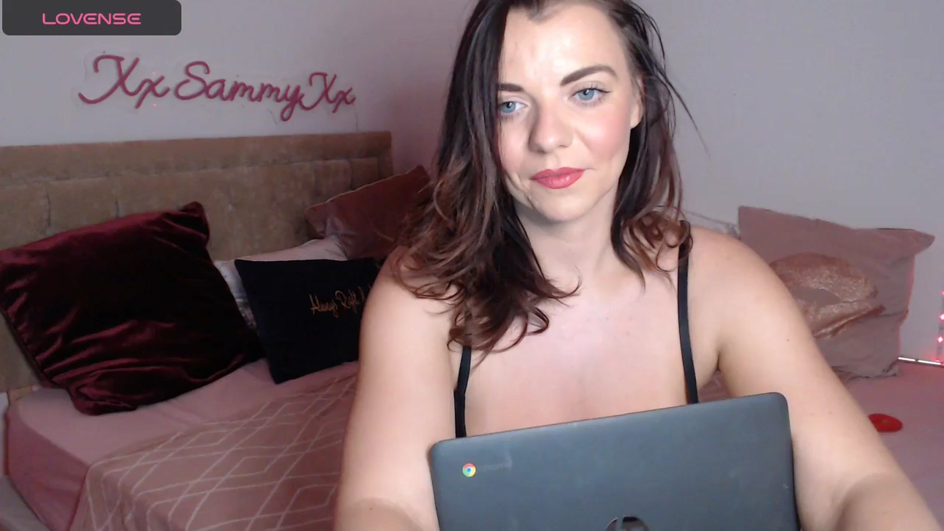 Gallery image thumbnail from innocentSamx's myfreecams stream on, 11/19/2024, 15:07 image 14 of 20