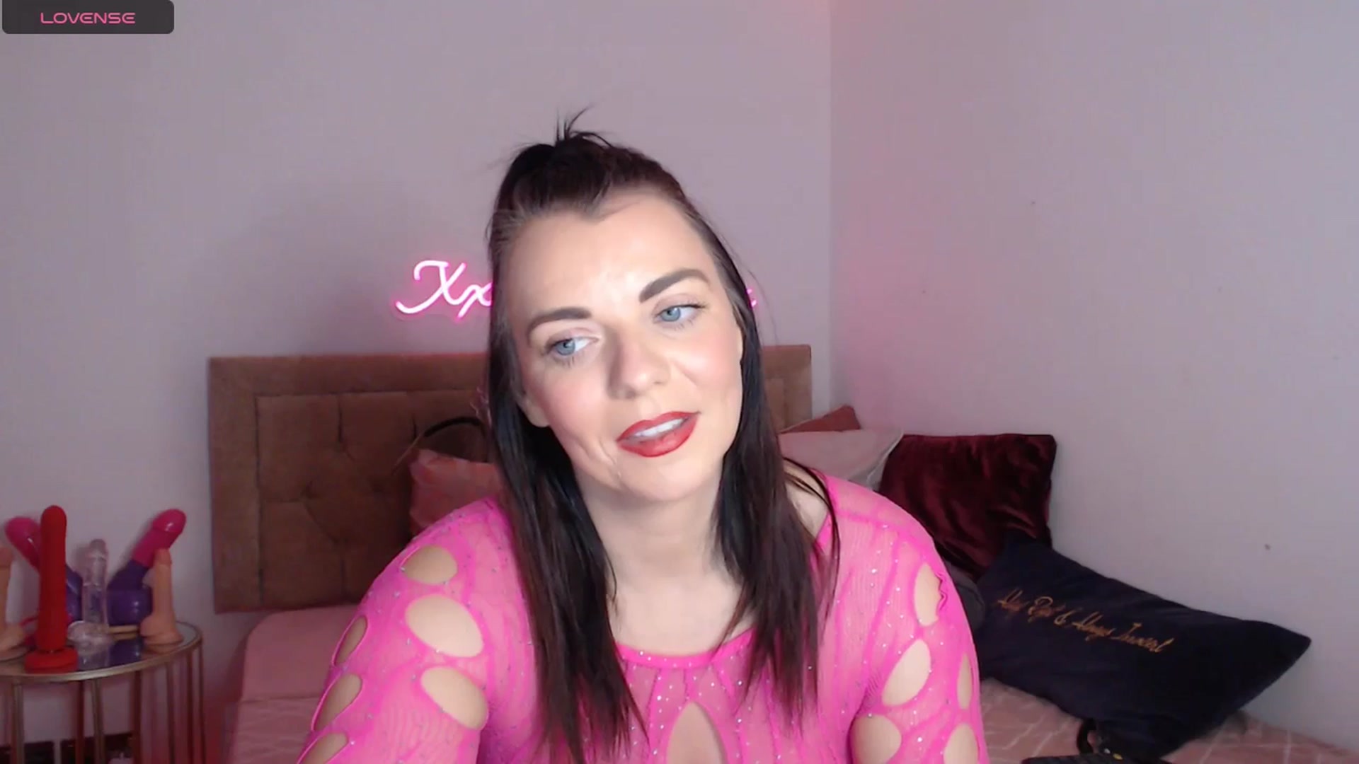 Gallery image thumbnail from innocentSamx's myfreecams stream on, 11/30/2024, 14:20 image 17 of 20