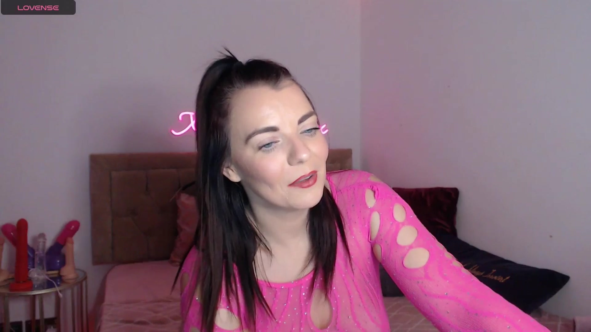 Gallery image thumbnail from innocentSamx's myfreecams stream on, 11/30/2024, 15:16 image 6 of 20