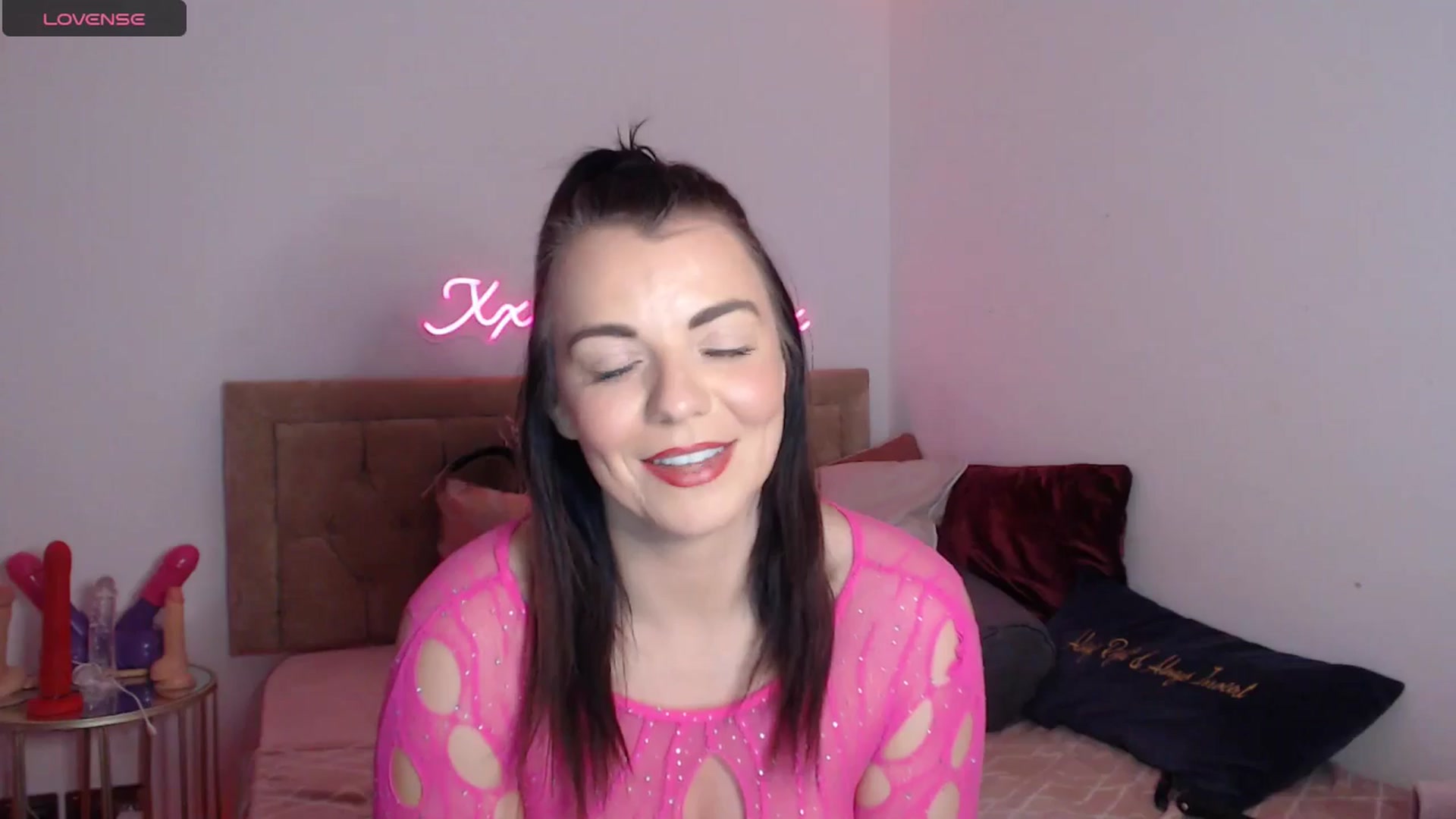 Gallery image thumbnail from innocentSamx's myfreecams stream on, 11/30/2024, 15:16 image 16 of 20