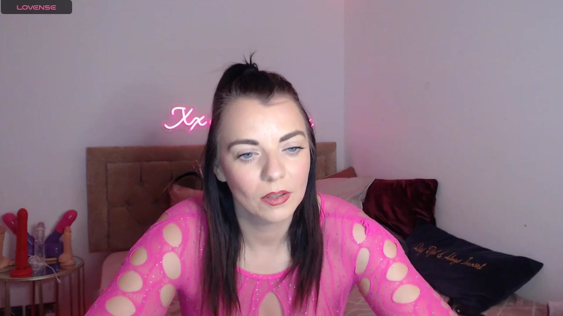 Gallery image thumbnail from innocentSamx's myfreecams stream on, 11/30/2024, 15:16 image 18 of 20