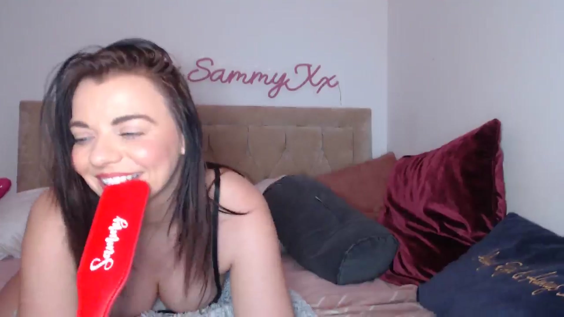 Gallery image thumbnail from innocentSamx's myfreecams stream on, 12/08/2024, 19:15 image 16 of 20