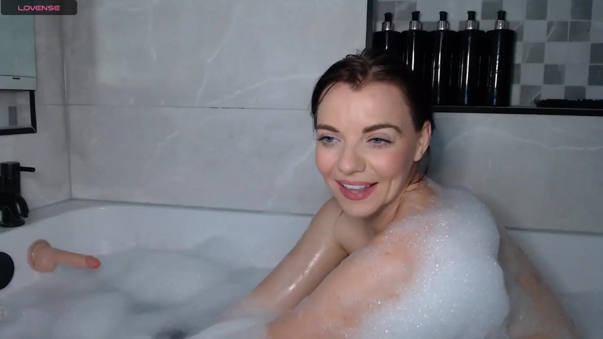 Gallery image thumbnail from innocentSamx's myfreecams stream on, 12/12/2024, 17:37 image 7 of 20