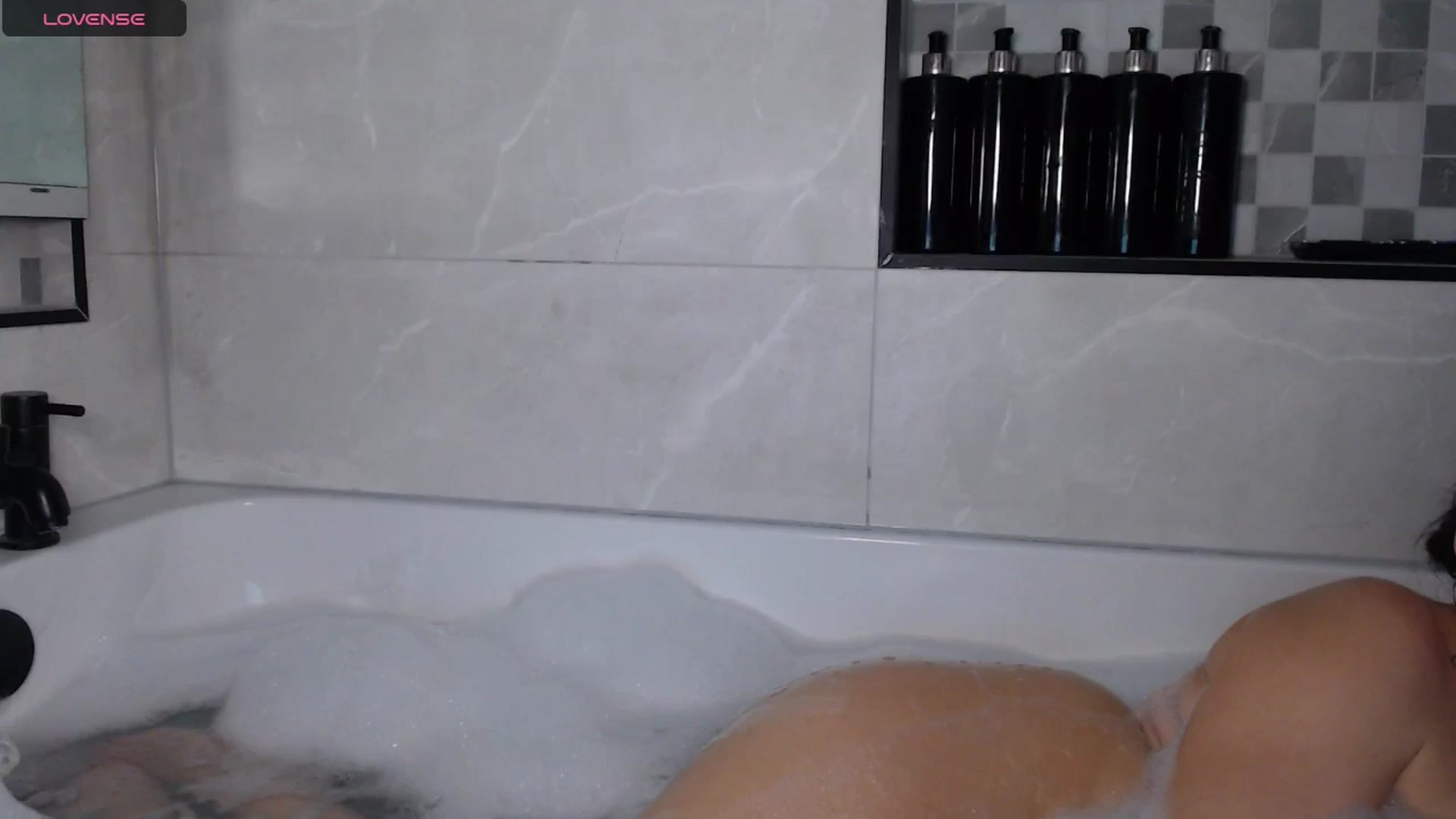 Gallery image thumbnail from innocentSamx's myfreecams stream on, 12/12/2024, 17:37 image 5 of 20