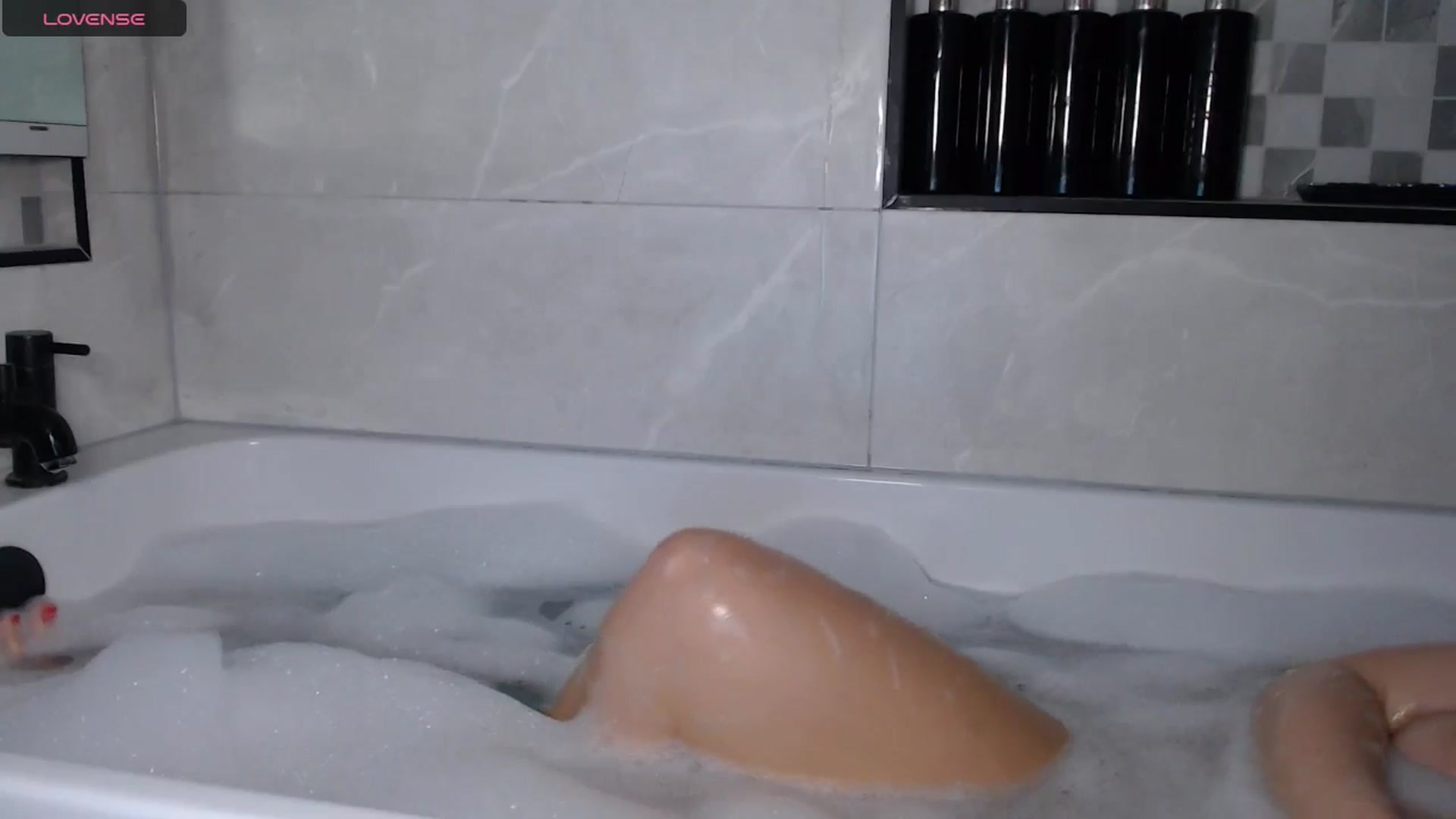 Gallery image thumbnail from innocentSamx's myfreecams stream on, 12/12/2024, 17:37 image 14 of 20