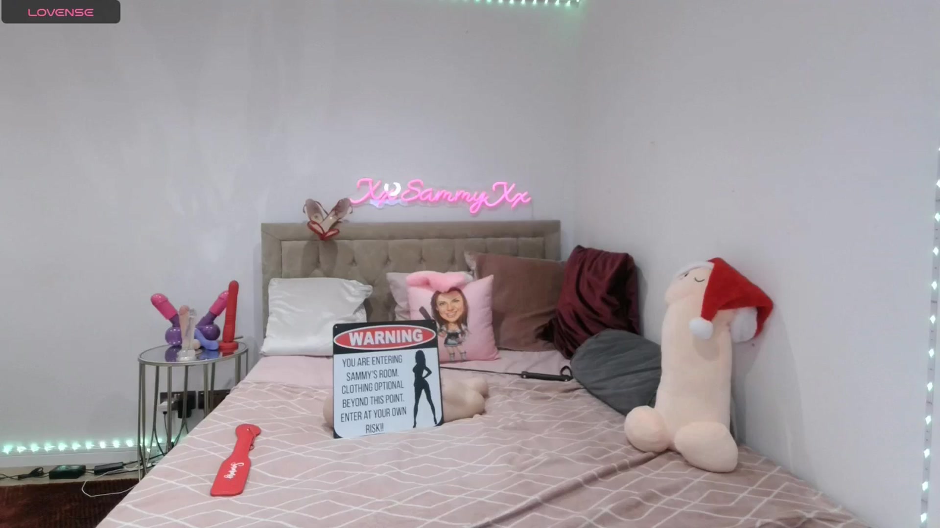 Gallery image thumbnail from innocentSamx's myfreecams stream on, 12/24/2024, 19:31 image 10 of 20