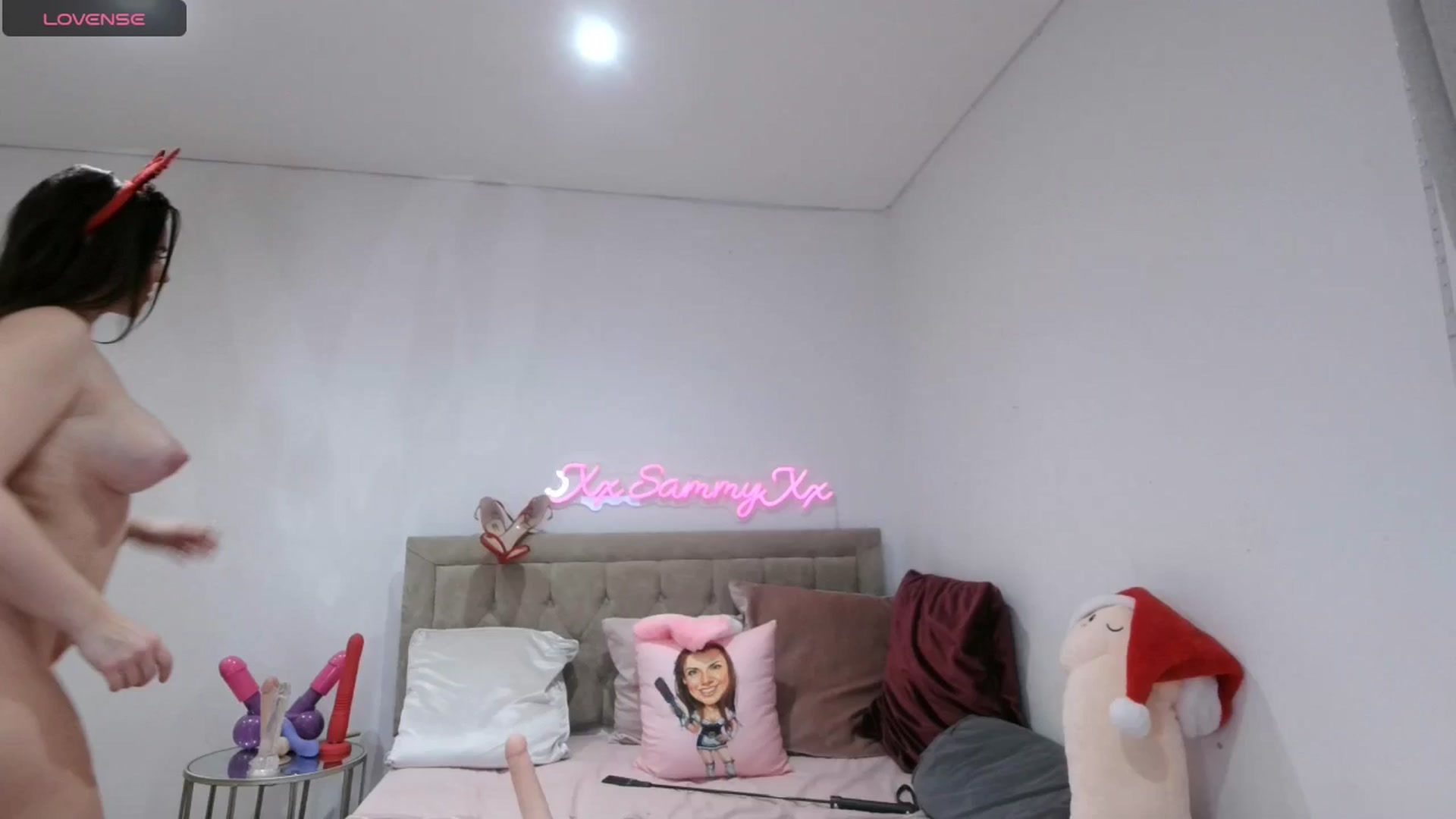 Gallery image thumbnail from innocentSamx's myfreecams stream on, 12/24/2024, 19:31 image 1 of 20