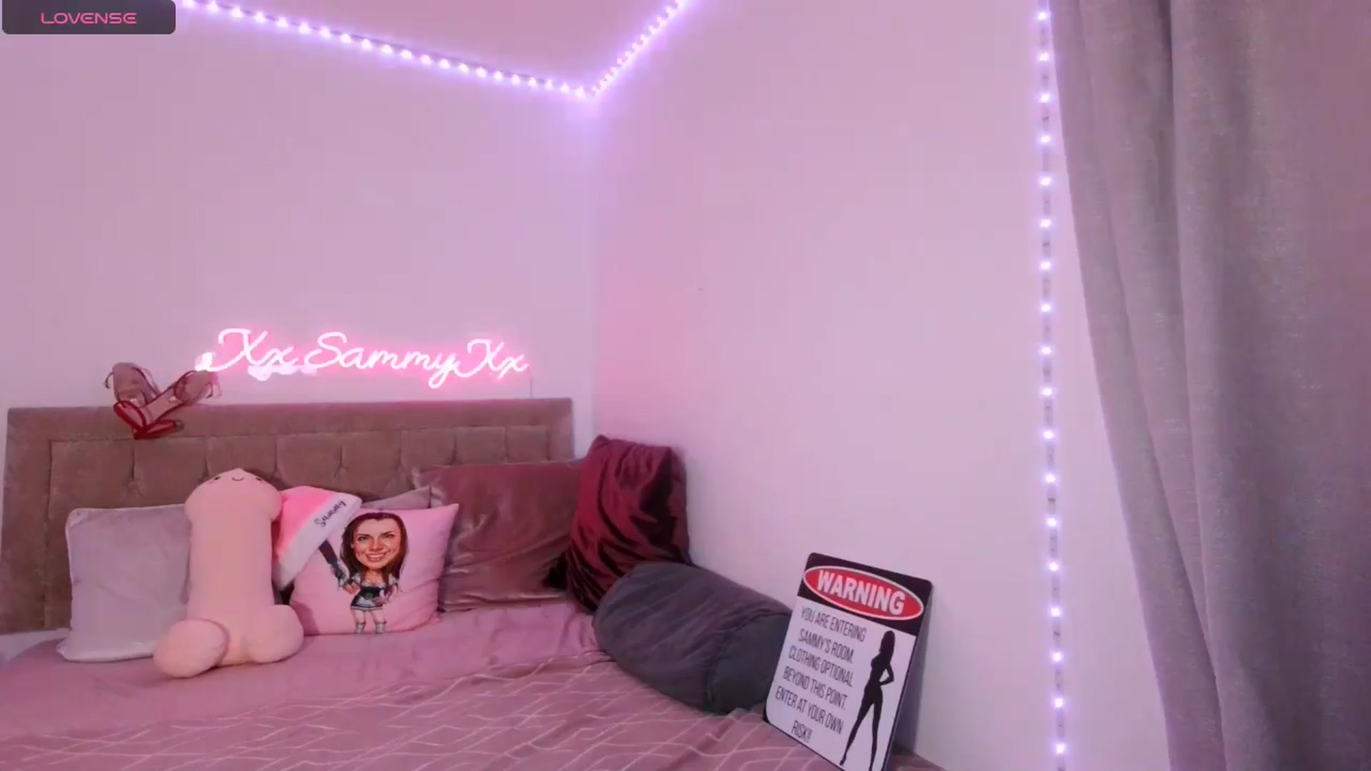 Gallery image thumbnail from innocentSamx's myfreecams stream on, 12/25/2024, 23:12 image 11 of 20