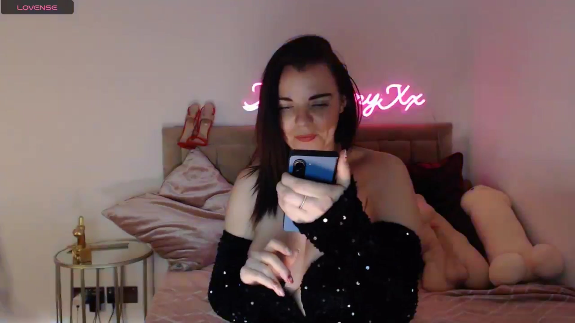 Gallery image thumbnail from innocentSamx's myfreecams stream on, 12/31/2024, 23:34 image 10 of 20