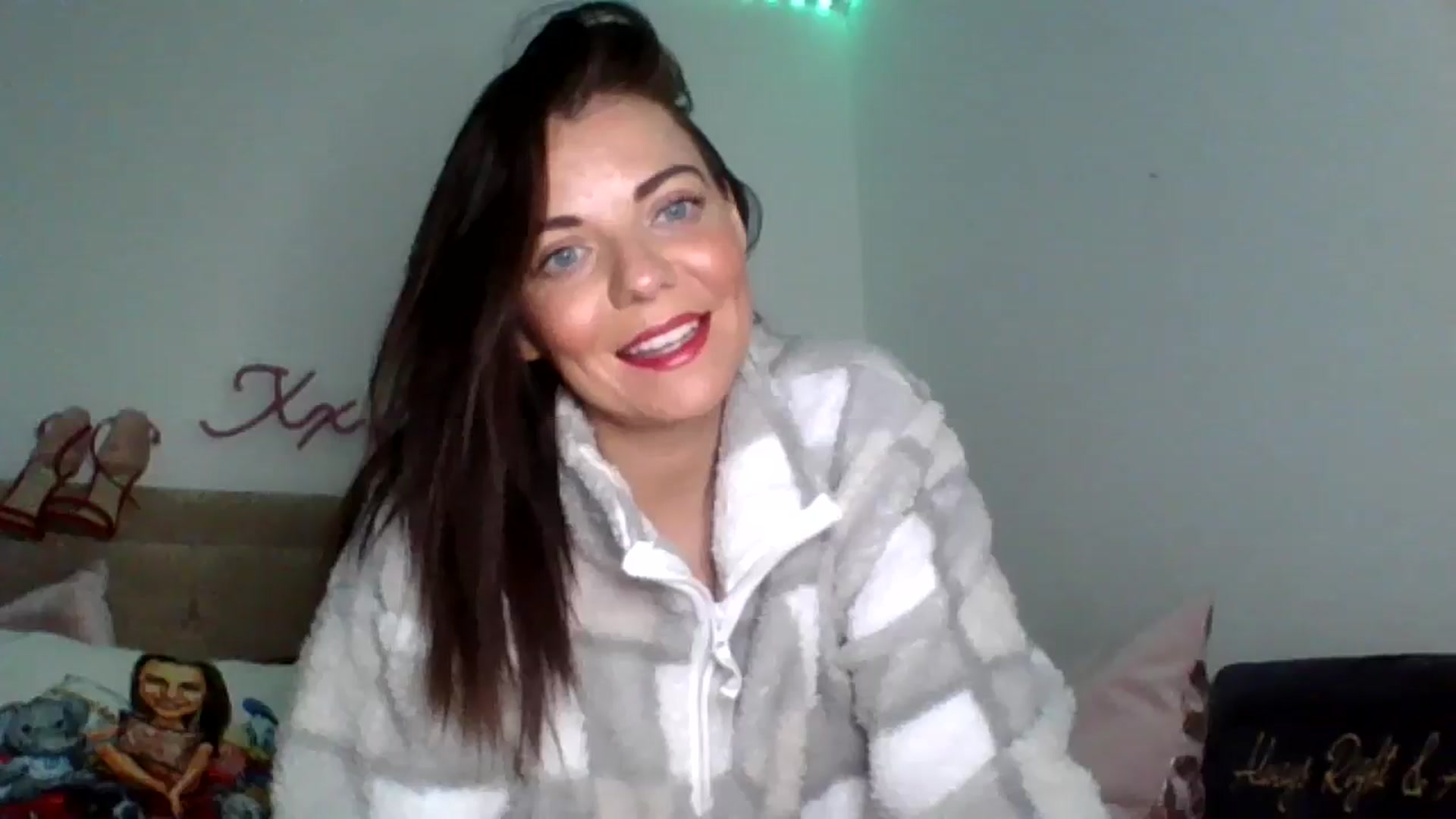 Gallery image thumbnail from innocentSamx's myfreecams stream on, 01/08/2025, 15:21 image 2 of 20
