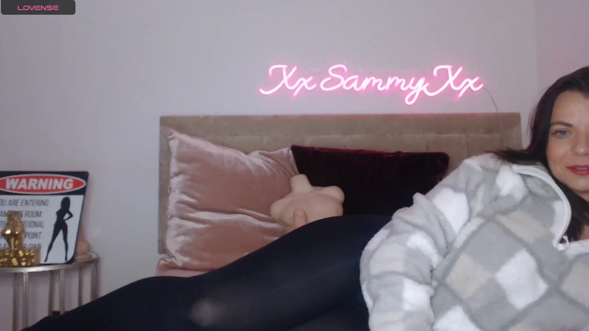 Gallery image thumbnail from innocentSamx's myfreecams stream on, 01/09/2025, 23:10 image 2 of 20