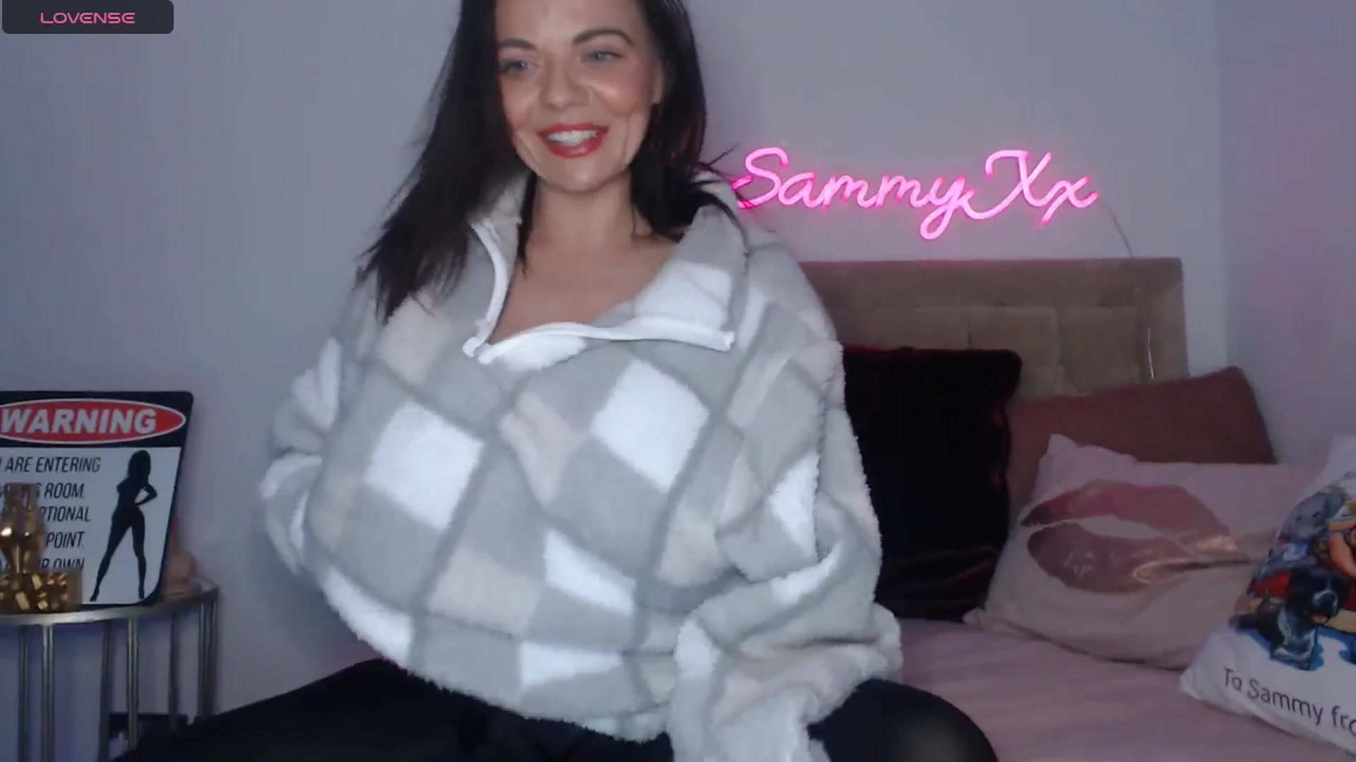 Gallery image thumbnail from innocentSamx's myfreecams stream on, 01/09/2025, 23:10 image 3 of 20
