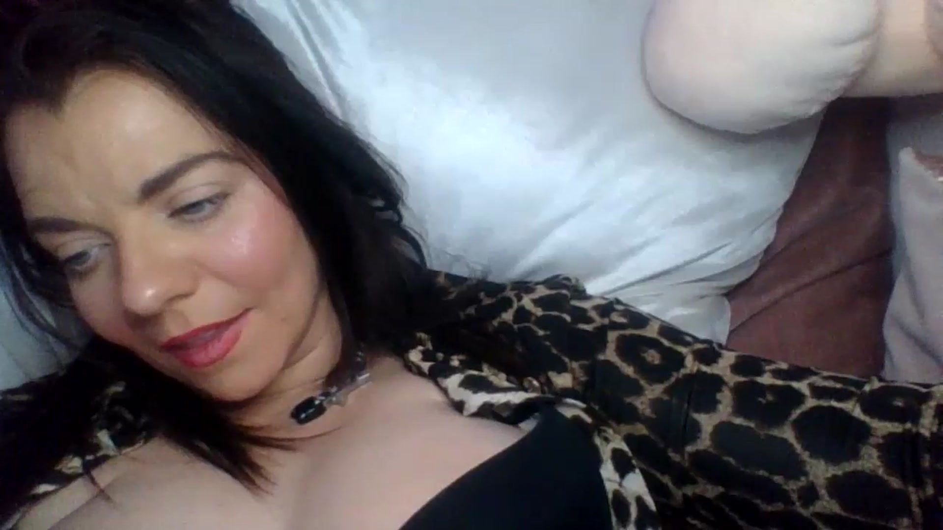 Gallery image thumbnail from innocentSamx's myfreecams stream on, 01/16/2025, 15:24 image 18 of 20
