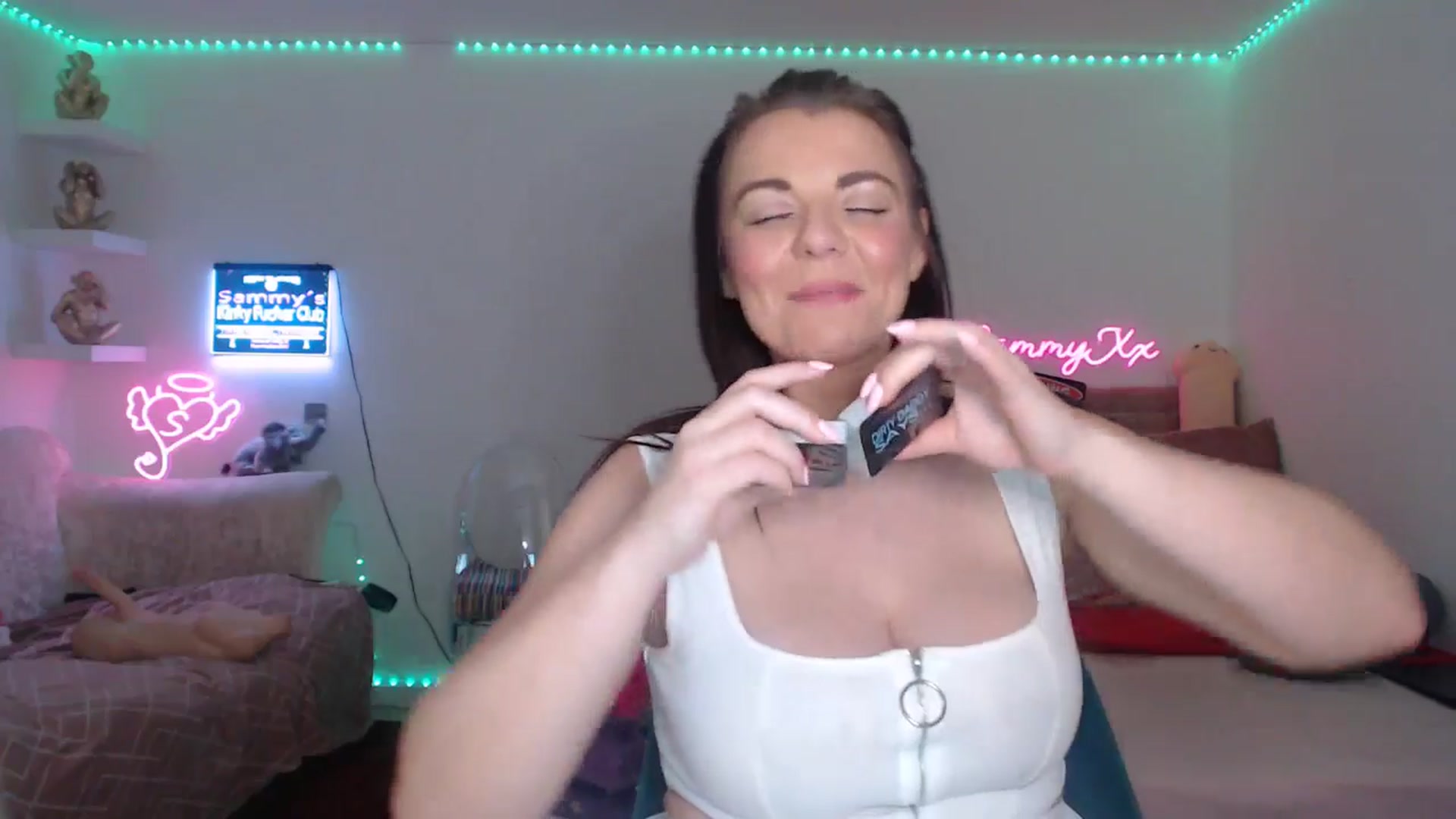 Gallery image thumbnail from innocentSamx's myfreecams stream on, 01/25/2025, 18:53 image 14 of 20
