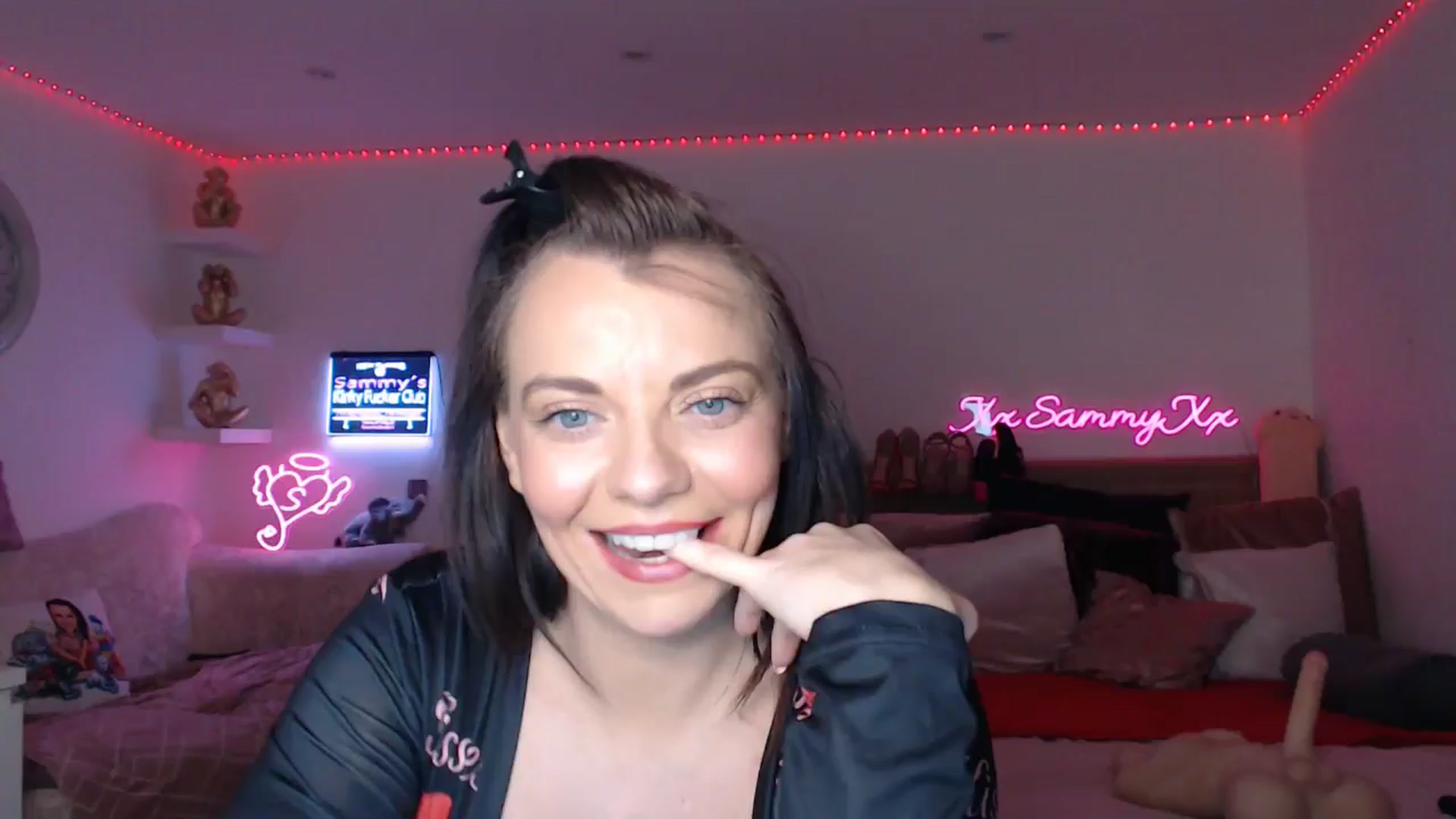Gallery image thumbnail from innocentSamx's myfreecams stream on, 02/02/2025, 18:08 image 1 of 20
