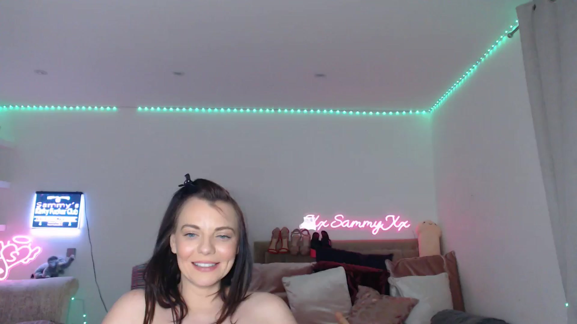 Gallery image thumbnail from innocentSamx's myfreecams stream on, 02/02/2025, 19:20 image 7 of 20