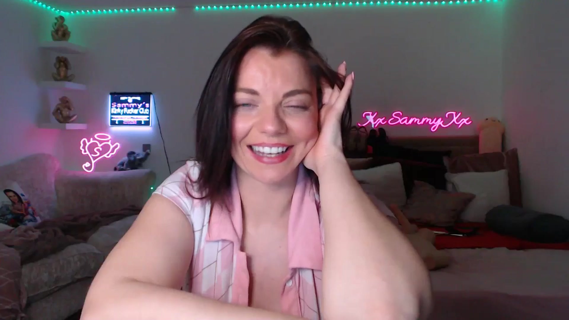 Gallery image thumbnail from innocentSamx's myfreecams stream on, 02/03/2025, 17:15 image 17 of 20