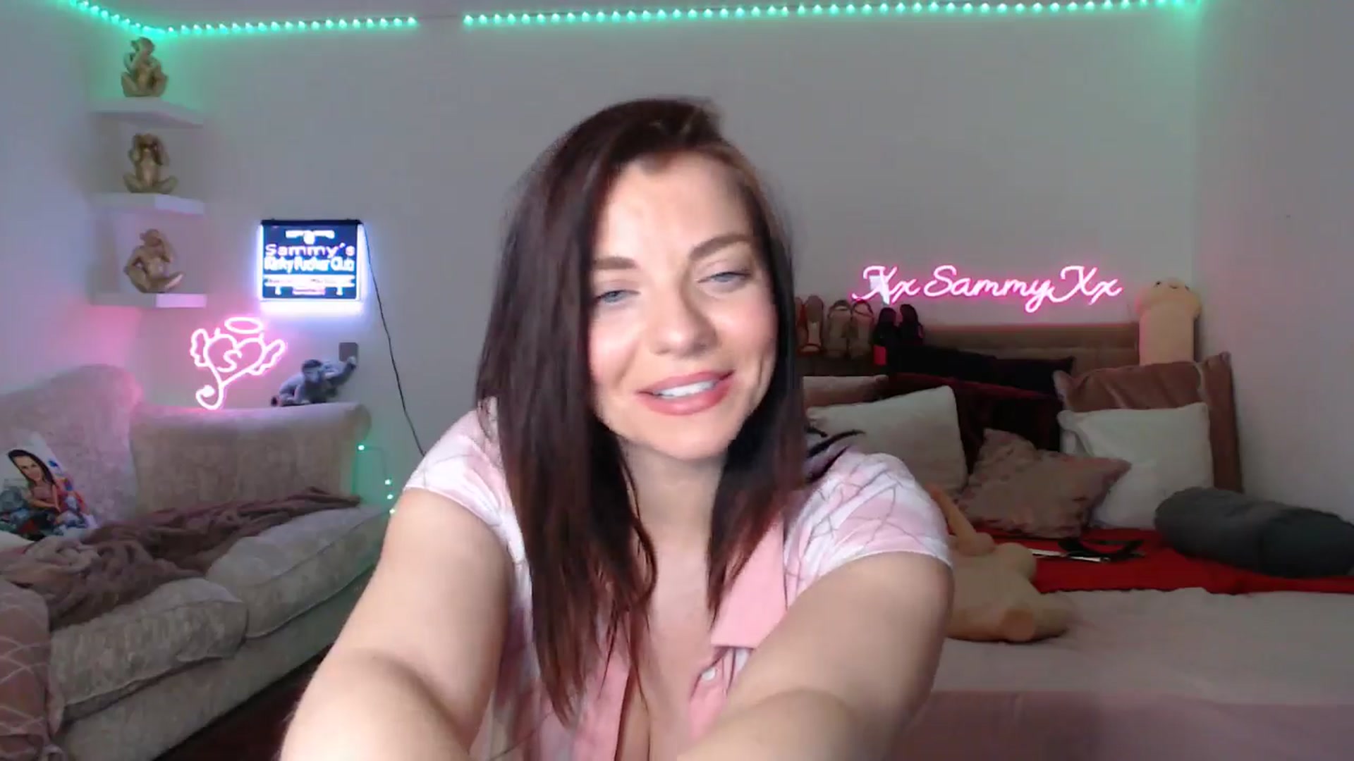 Gallery image thumbnail from innocentSamx's myfreecams stream on, 02/03/2025, 17:15 image 6 of 20