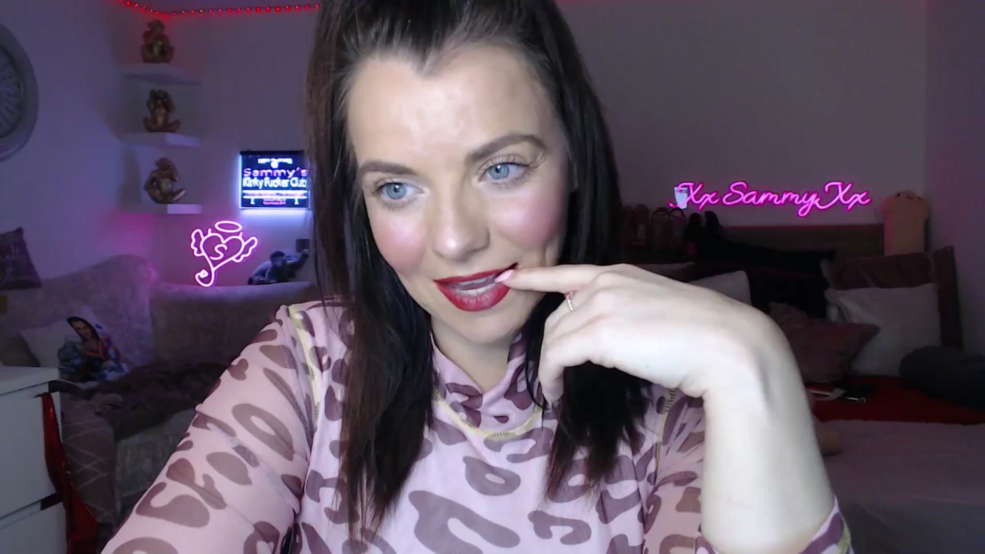 Gallery image thumbnail from innocentSamx's myfreecams stream on, 02/06/2025, 13:38 image 7 of 20