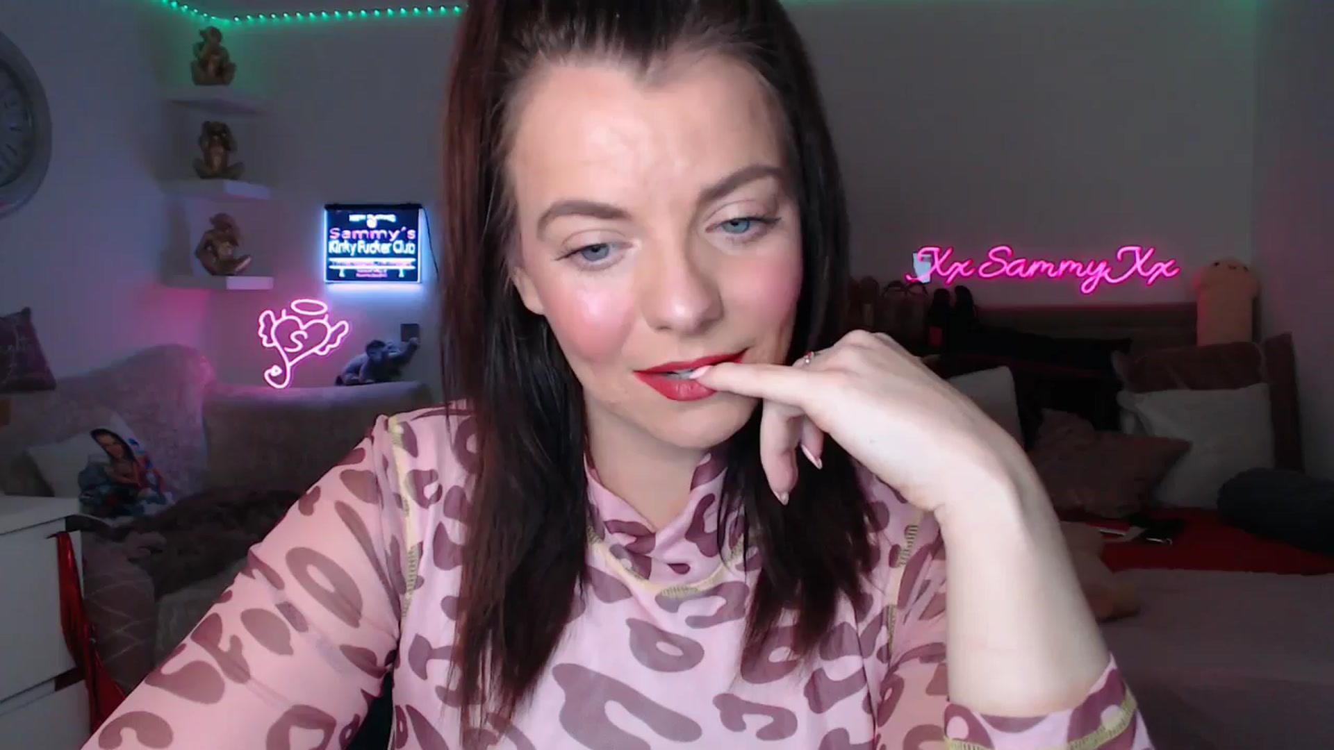 Gallery image thumbnail from innocentSamx's myfreecams stream on, 02/06/2025, 13:38 image 9 of 20