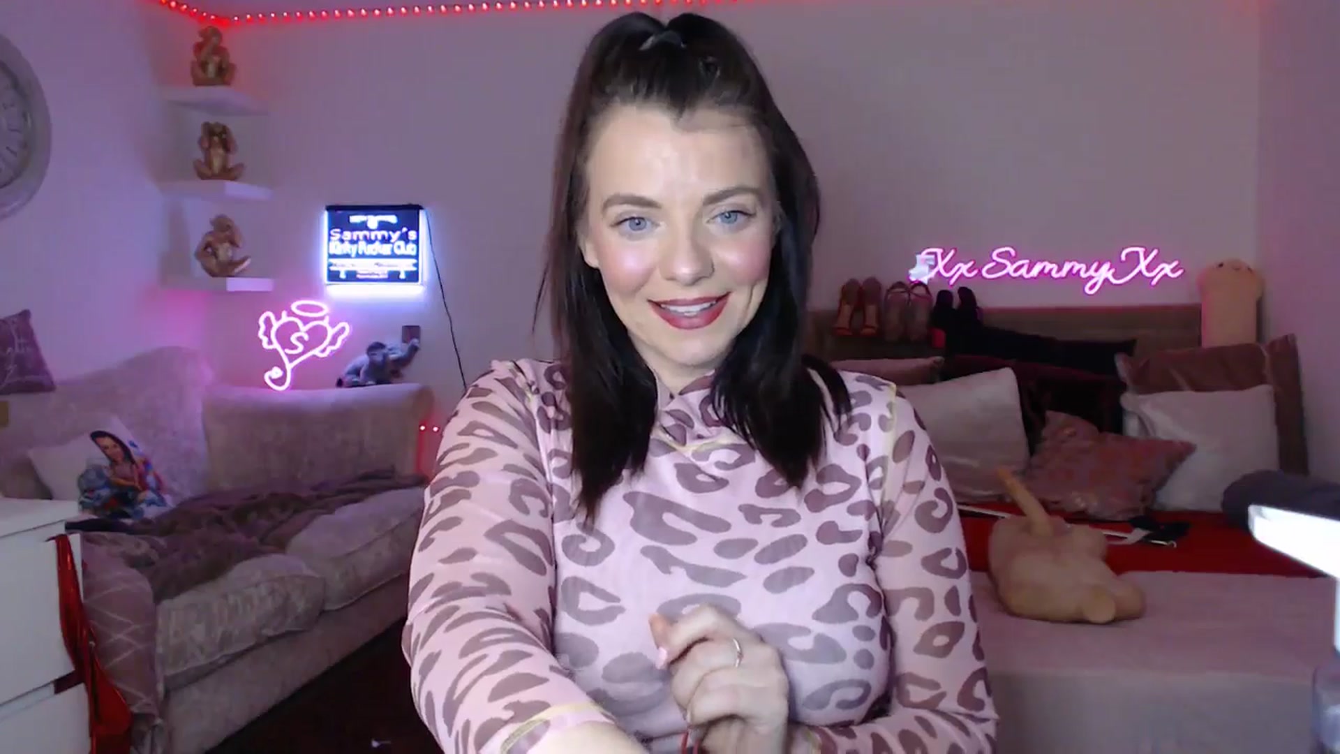 Gallery image thumbnail from innocentSamx's myfreecams stream on, 02/06/2025, 14:28 image 14 of 20