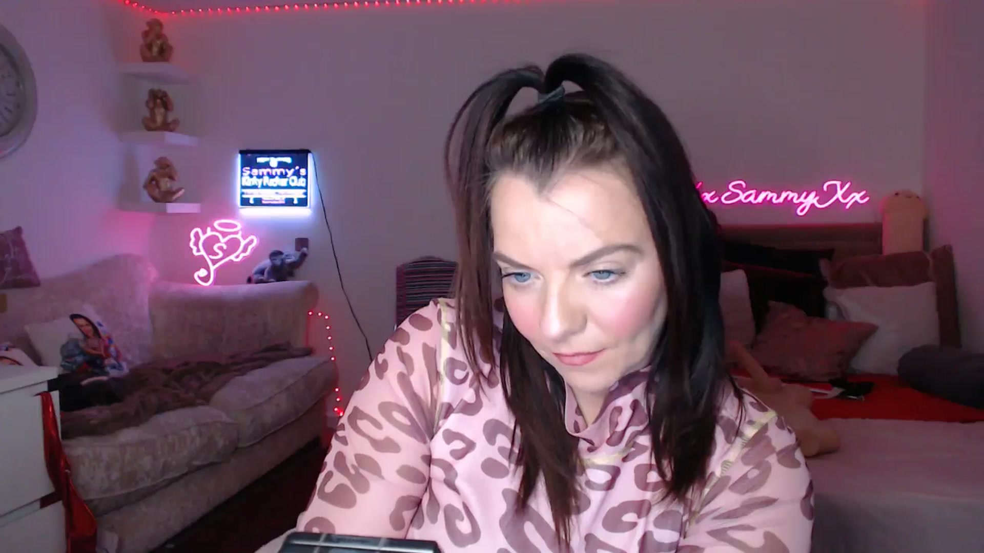 Gallery image thumbnail from innocentSamx's myfreecams stream on, 02/06/2025, 15:29 image 17 of 20