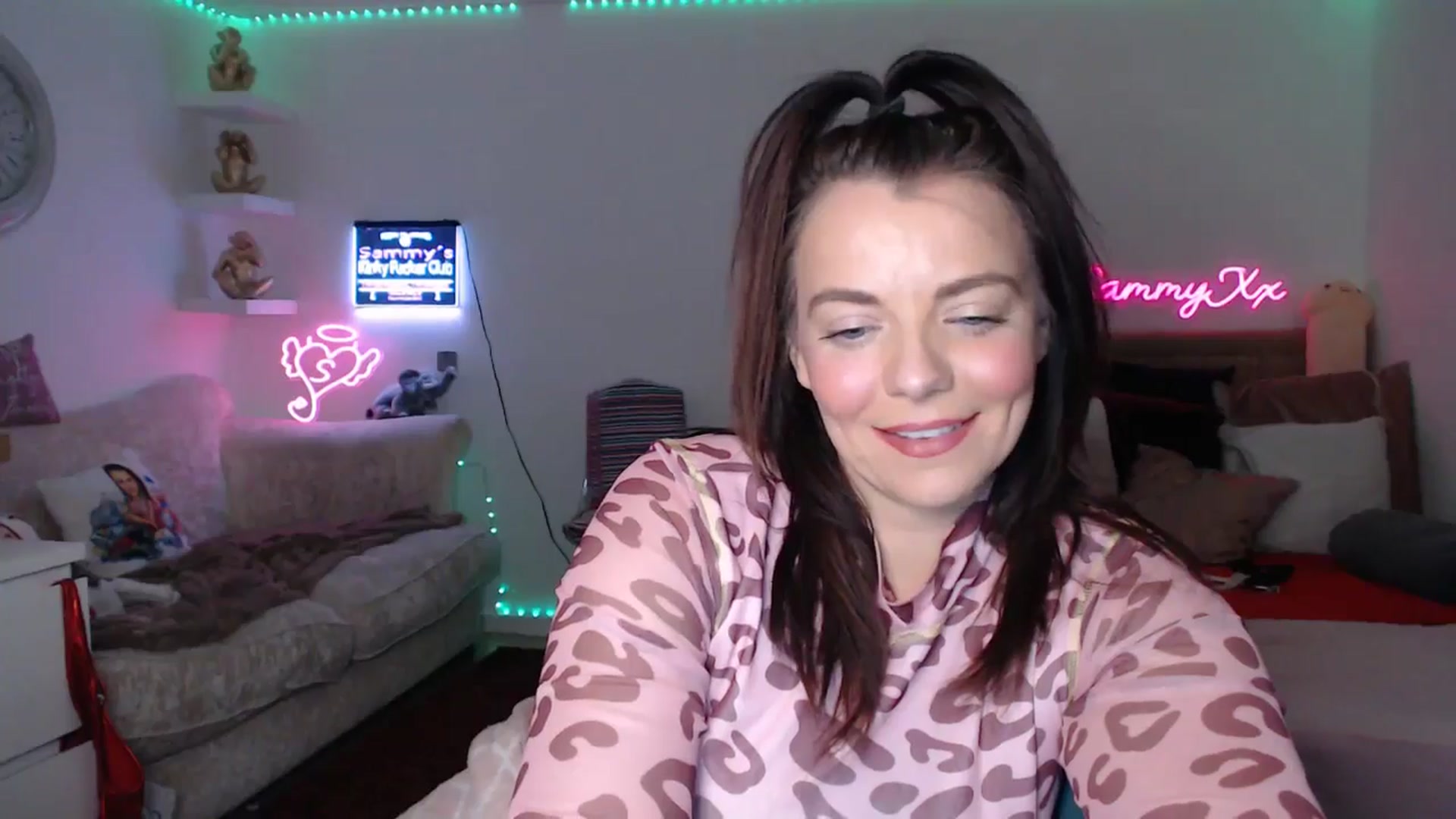 Gallery image thumbnail from innocentSamx's myfreecams stream on, 02/06/2025, 15:29 image 11 of 20