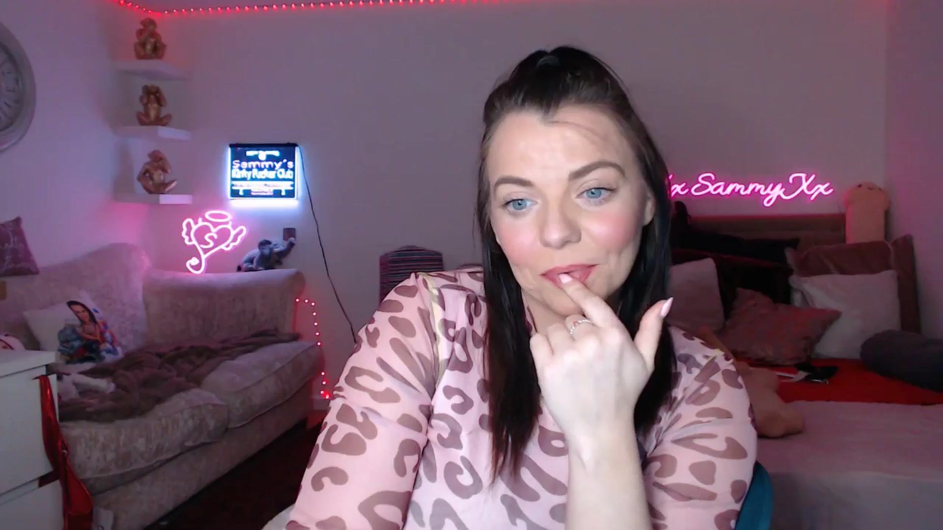 Gallery image thumbnail from innocentSamx's myfreecams stream on, 02/06/2025, 15:29 image 8 of 20