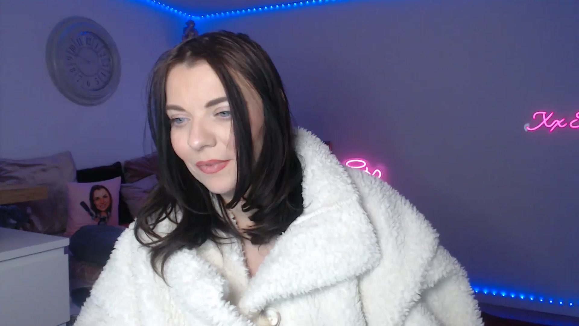 Gallery image thumbnail from innocentSamx's myfreecams stream on, 03/11/2025, 14:15 image 7 of 20