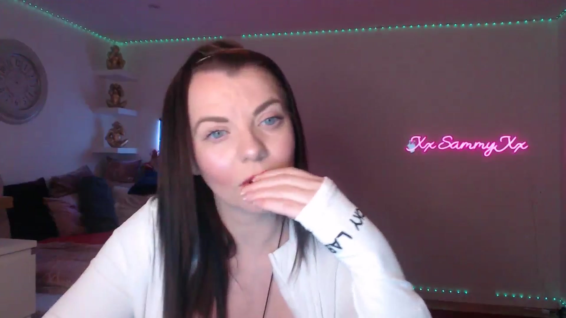 Gallery image thumbnail from innocentSamx's myfreecams stream on, 03/12/2025, 16:45 image 18 of 20