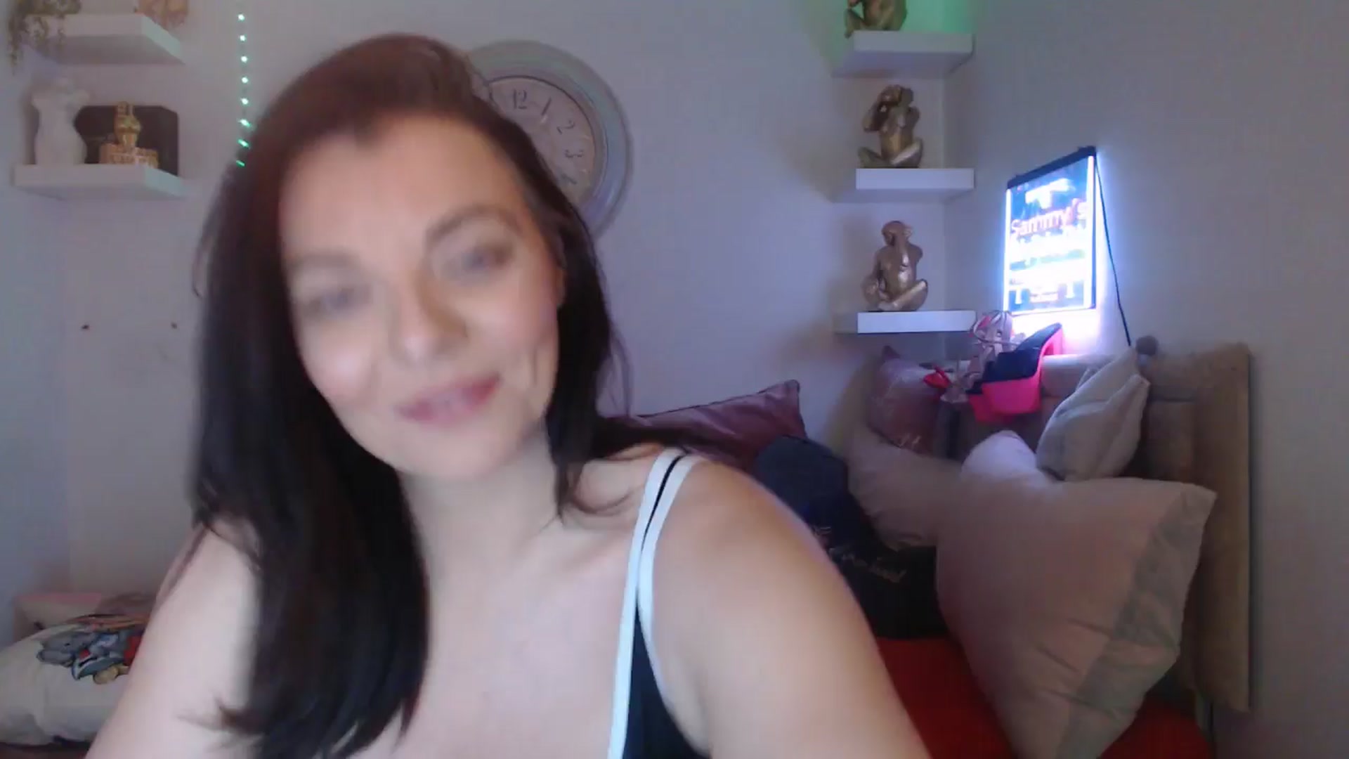 Gallery image thumbnail from innocentSamx's myfreecams stream on, 03/15/2025, 15:50 image 10 of 20