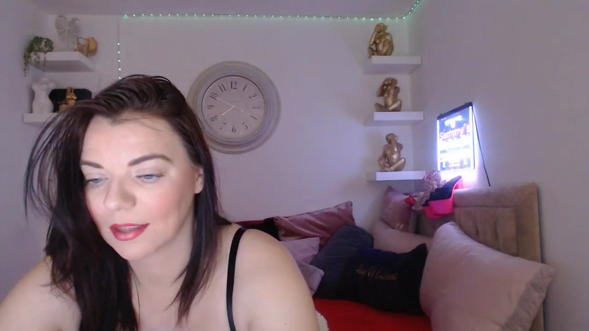 Gallery image thumbnail from innocentSamx's myfreecams stream on, 03/16/2025, 12:07 image 17 of 20