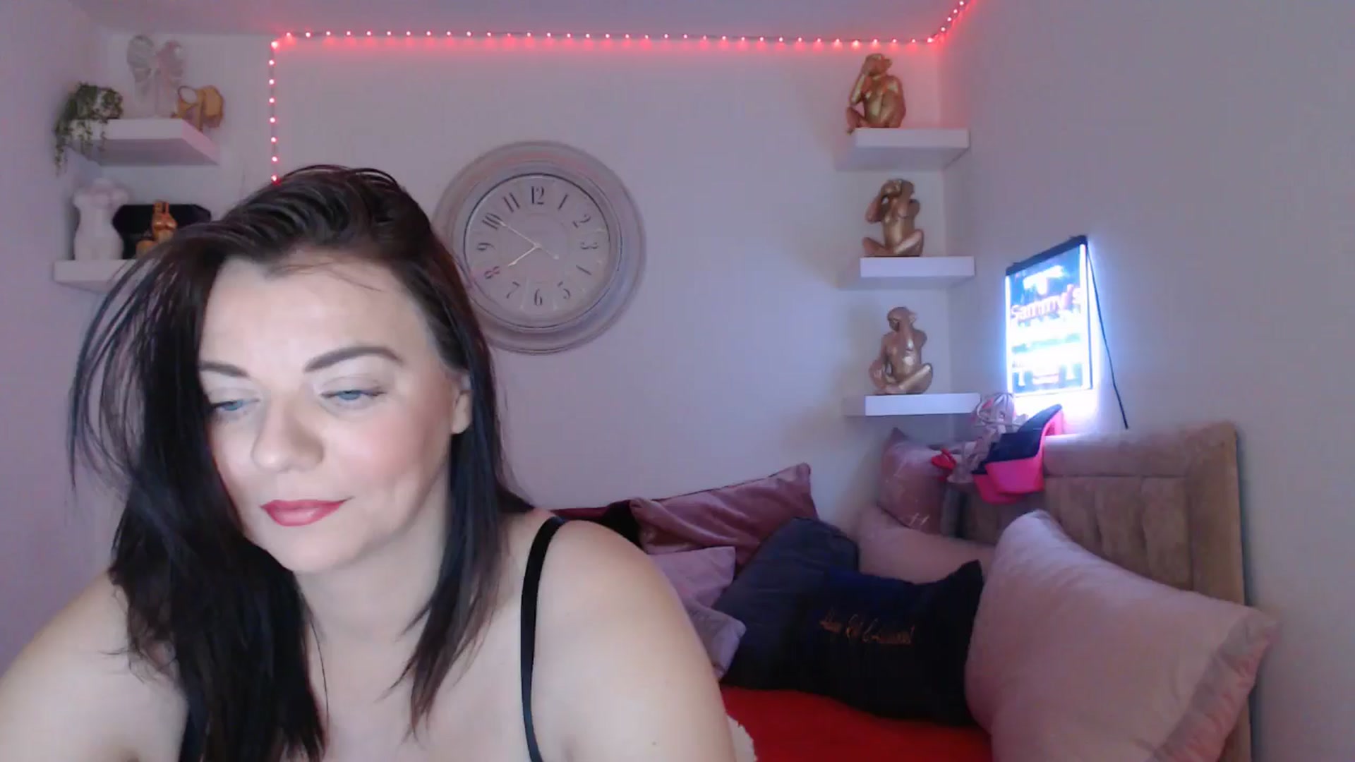 Gallery image thumbnail from innocentSamx's myfreecams stream on, 03/16/2025, 12:07 image 18 of 20