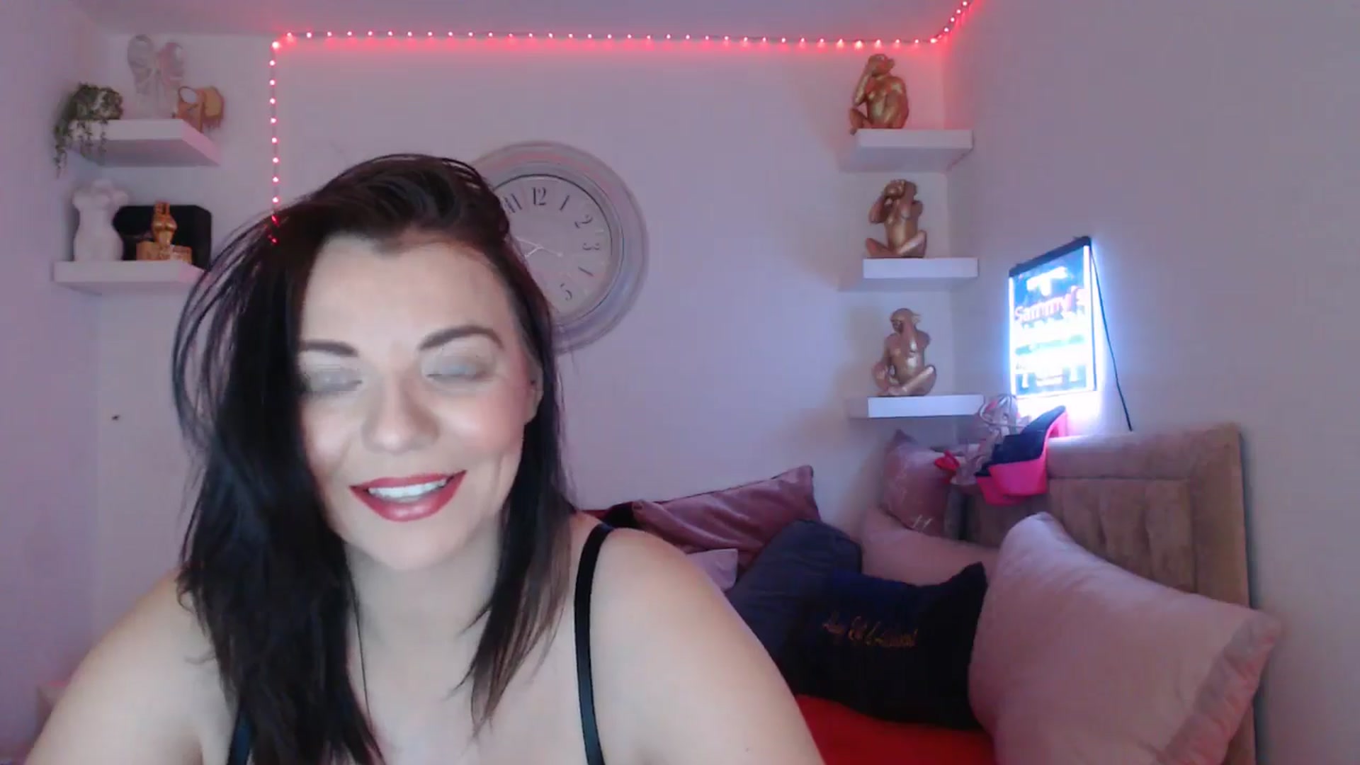 Gallery image thumbnail from innocentSamx's myfreecams stream on, 03/16/2025, 12:07 image 16 of 20