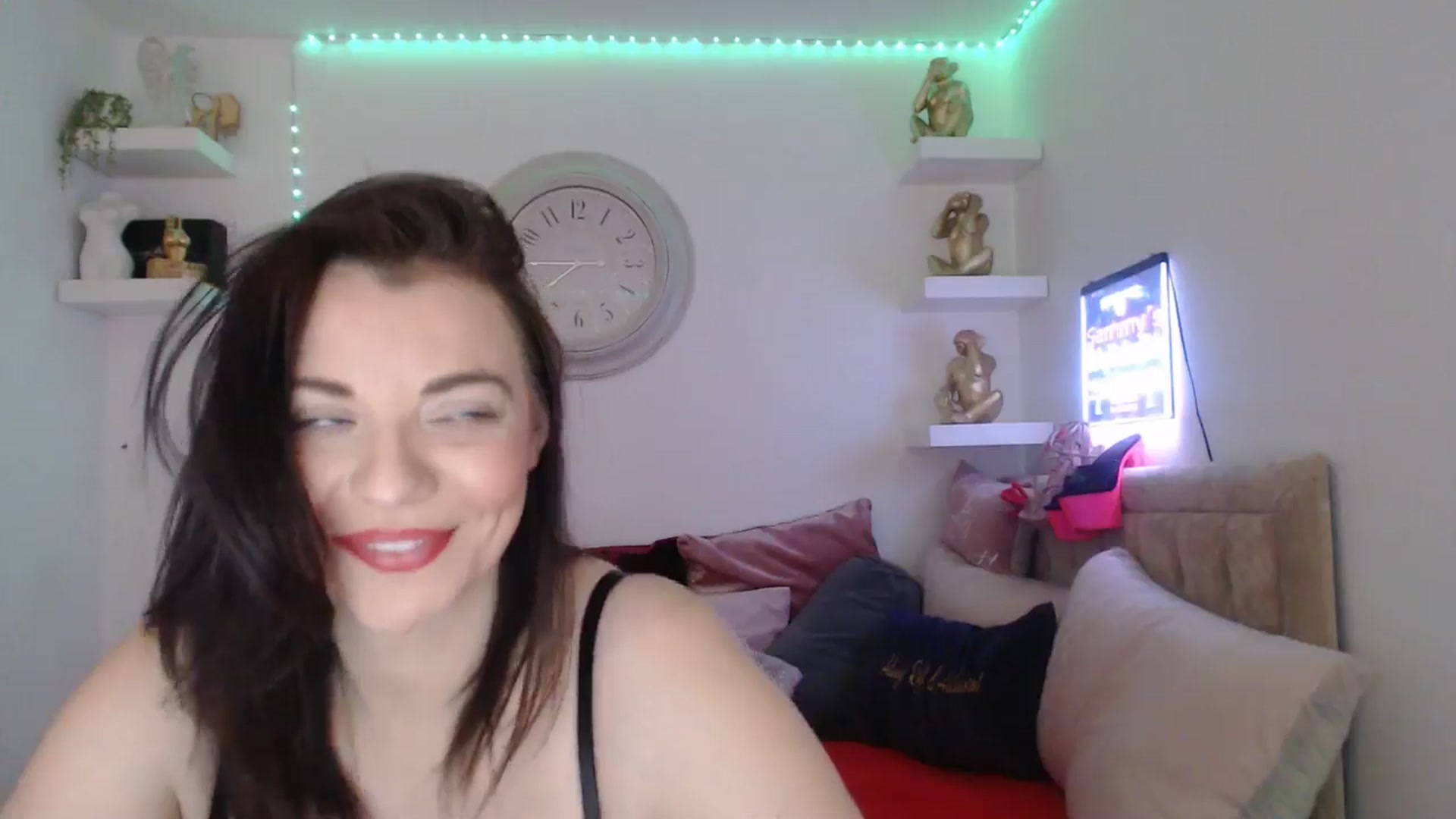Gallery image thumbnail from innocentSamx's myfreecams stream on, 03/16/2025, 12:07 image 12 of 20