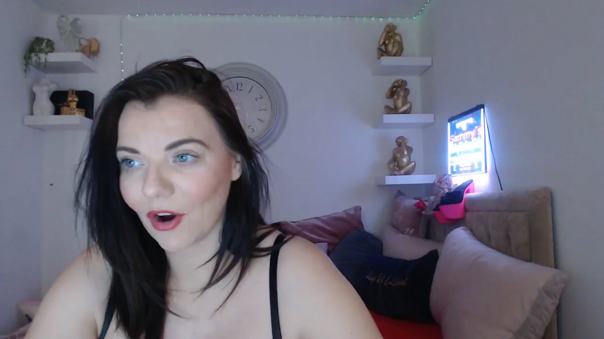 Gallery image thumbnail from innocentSamx's myfreecams stream on, 03/16/2025, 13:32 image 3 of 20