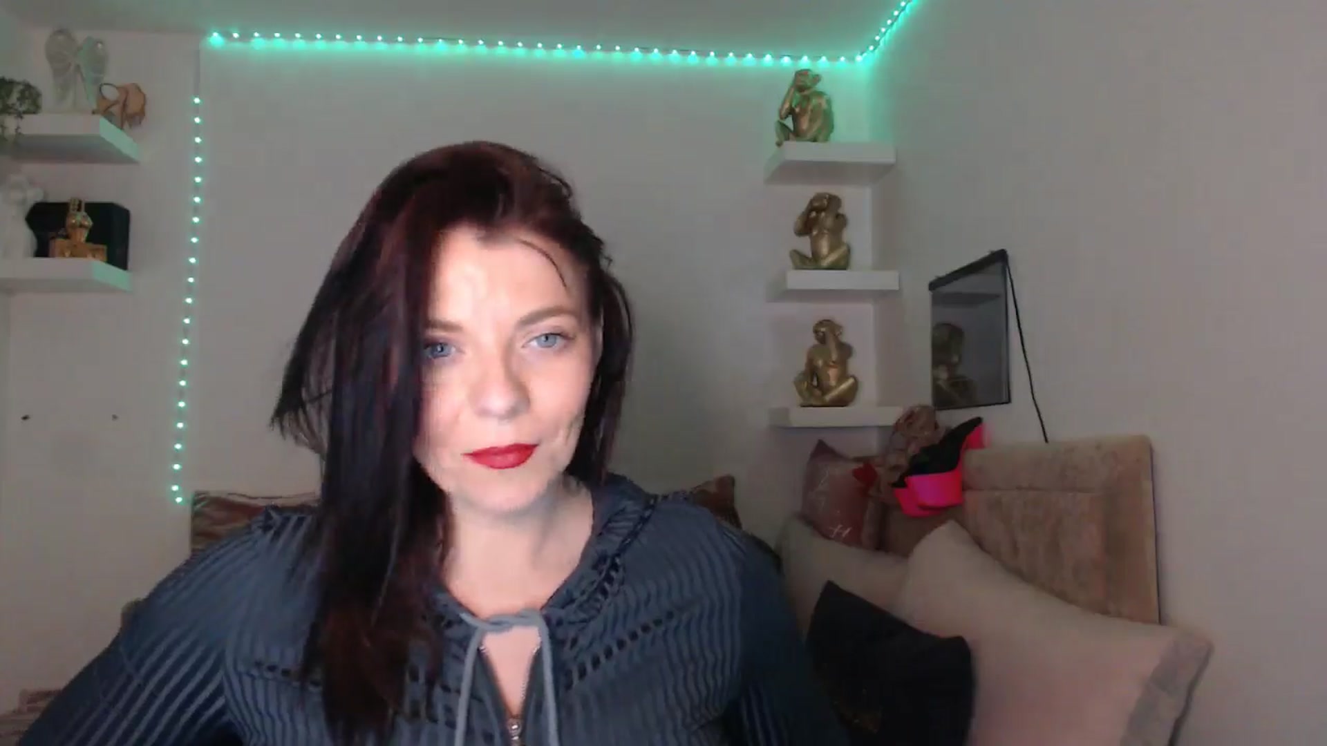 Gallery image thumbnail from innocentSamx's myfreecams stream on, 03/19/2025, 16:36 image 2 of 20