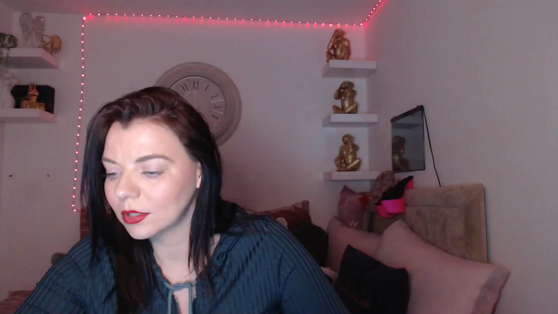 Gallery image thumbnail from innocentSamx's myfreecams stream on, 03/19/2025, 16:36 image 6 of 20