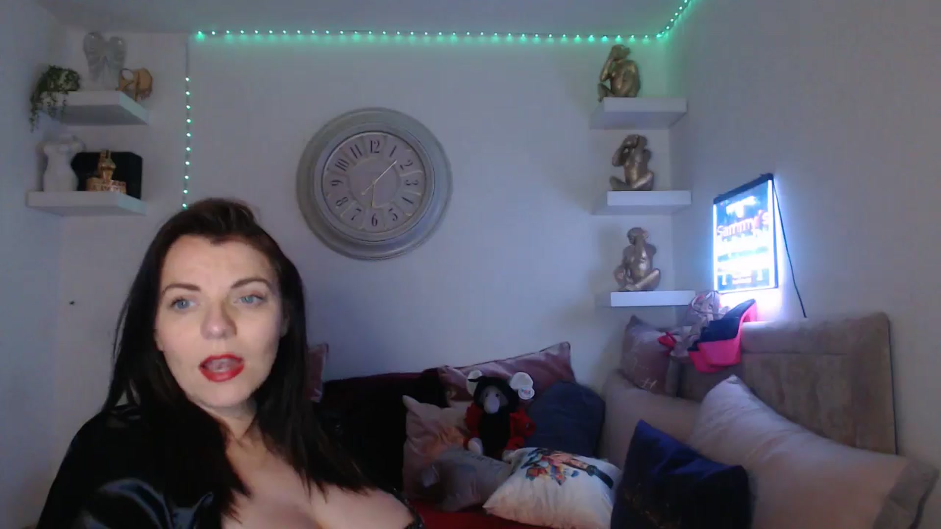 Gallery image thumbnail from innocentSamx's myfreecams stream on, 03/20/2025, 22:25 image 15 of 20