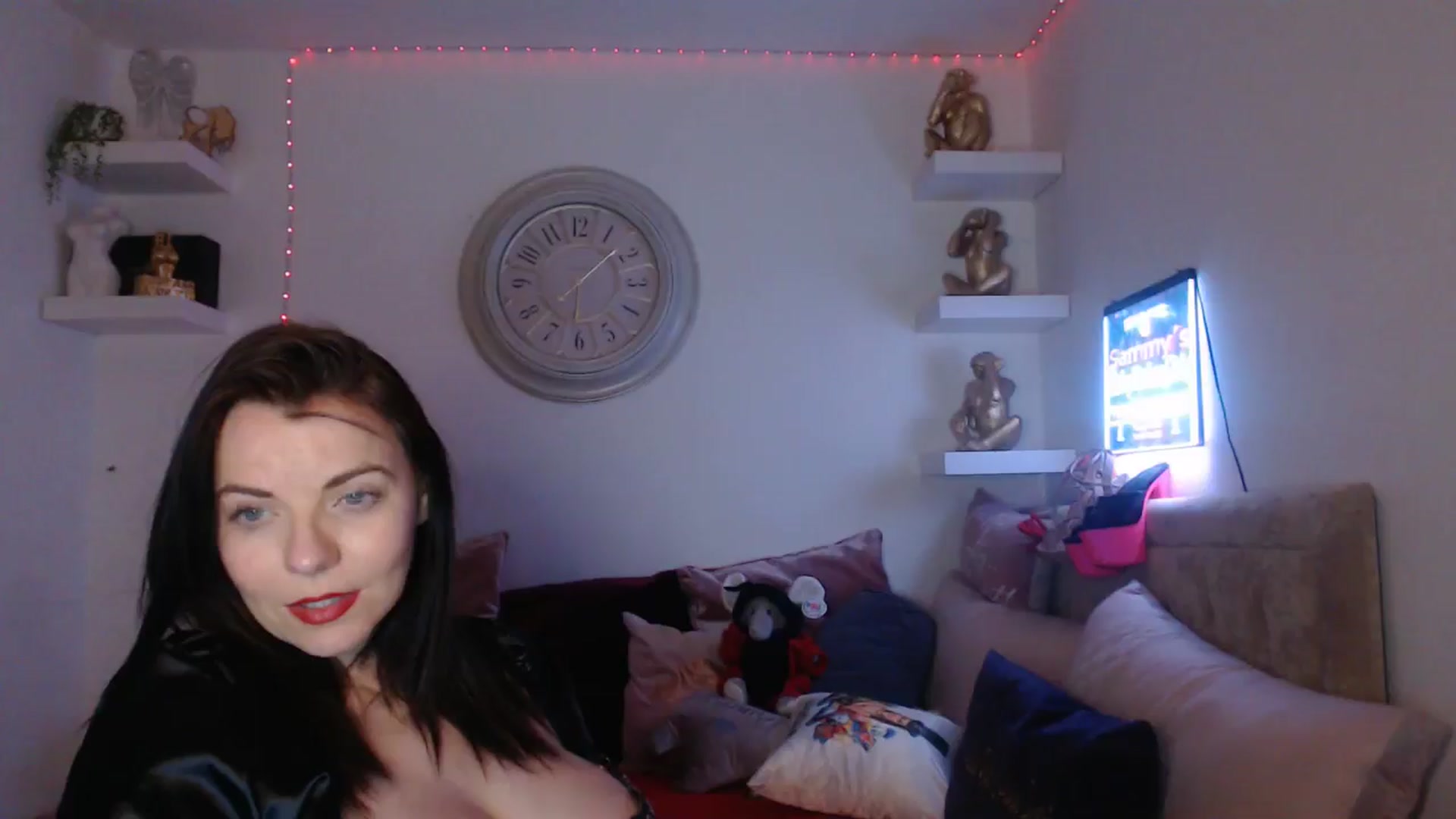 Gallery image thumbnail from innocentSamx's myfreecams stream on, 03/20/2025, 22:25 image 16 of 20