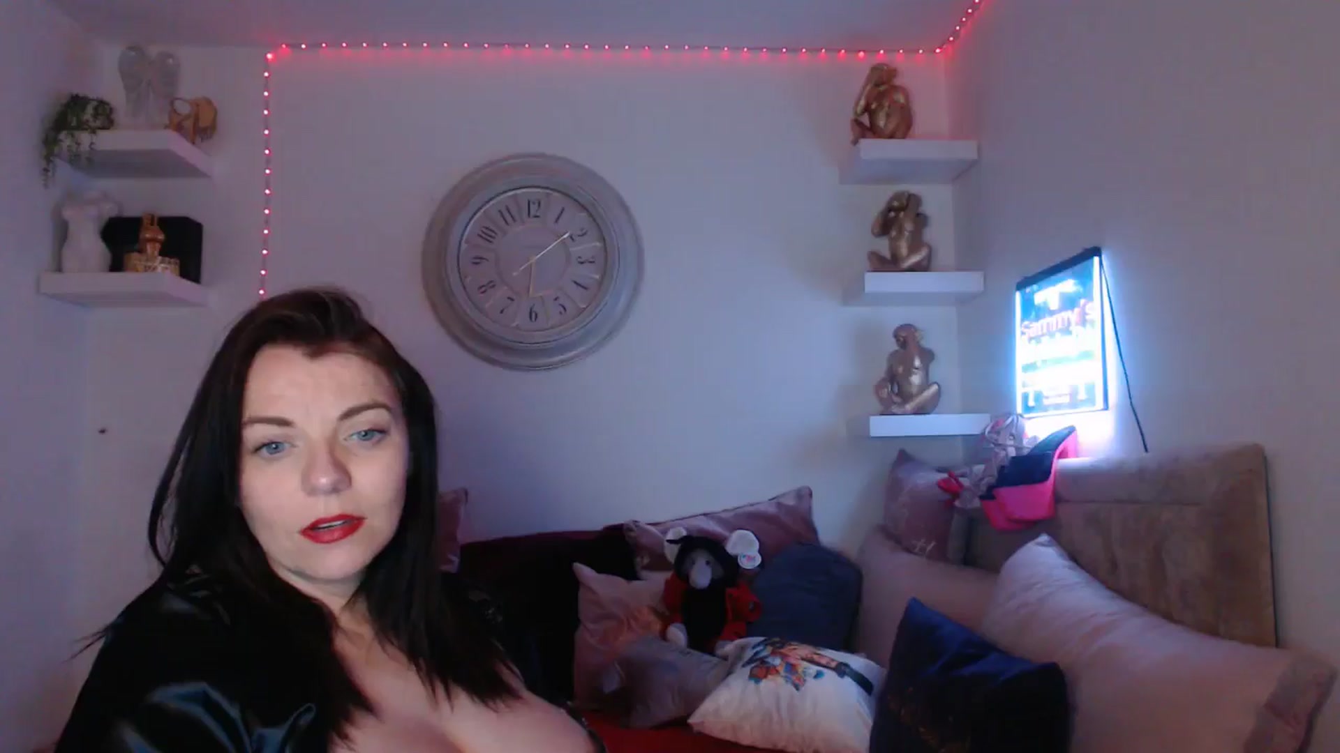 Gallery image thumbnail from innocentSamx's myfreecams stream on, 03/20/2025, 22:25 image 18 of 20